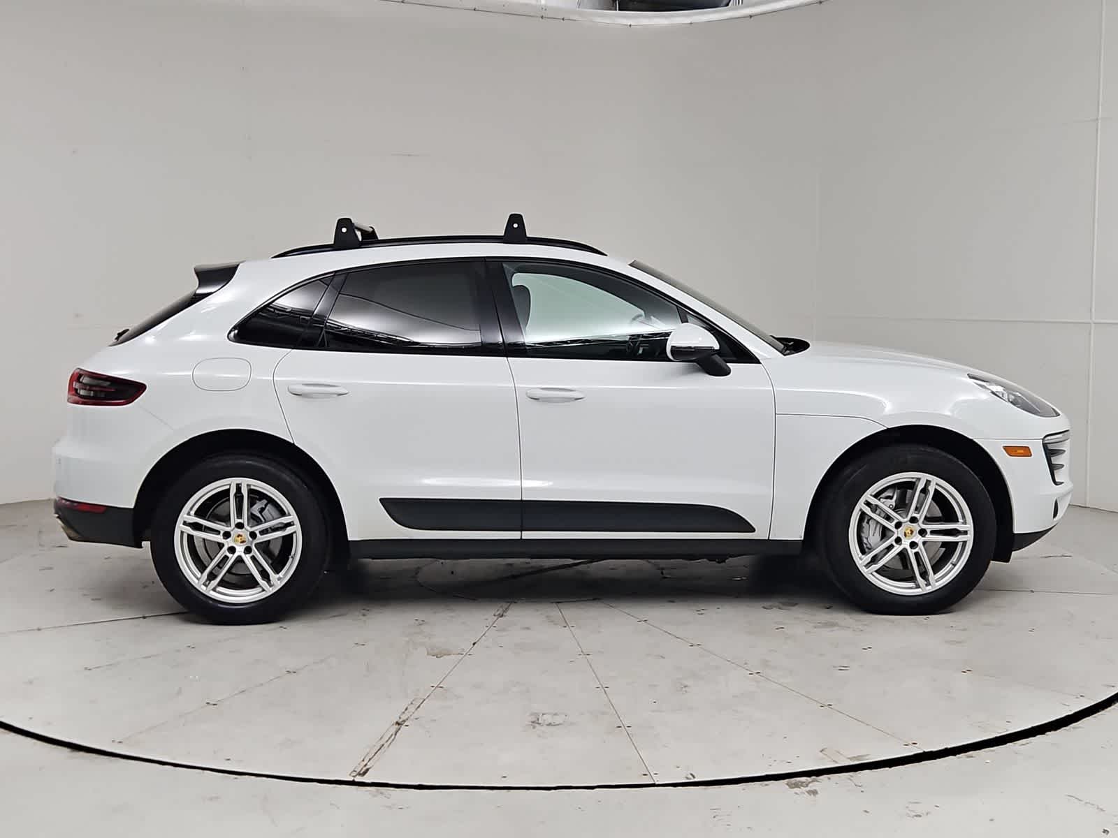 Thumbnail: 2016 Porsche Macan - 7