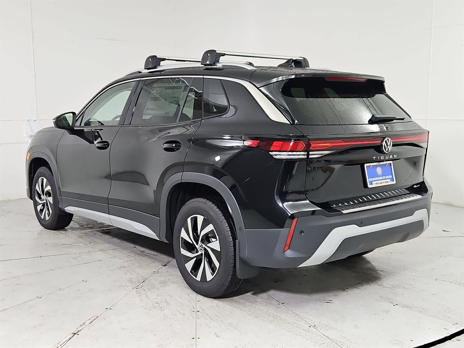 Thumbnail: 2025 Volkswagen Tiguan - 4