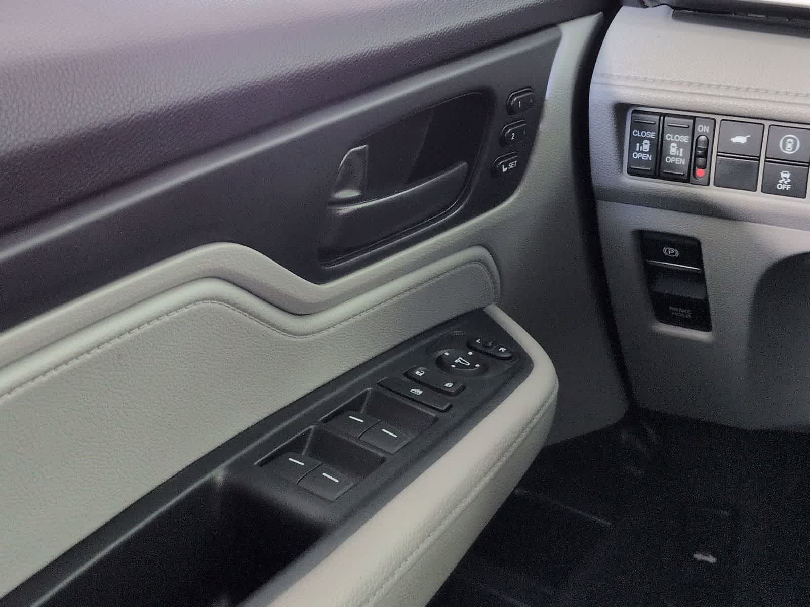 Thumbnail: 2023 Honda Odyssey - 17