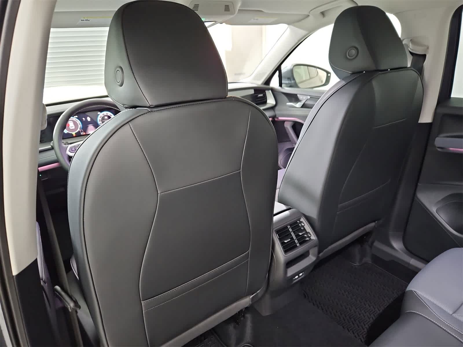 Thumbnail: 2025 Volkswagen Tiguan - 18