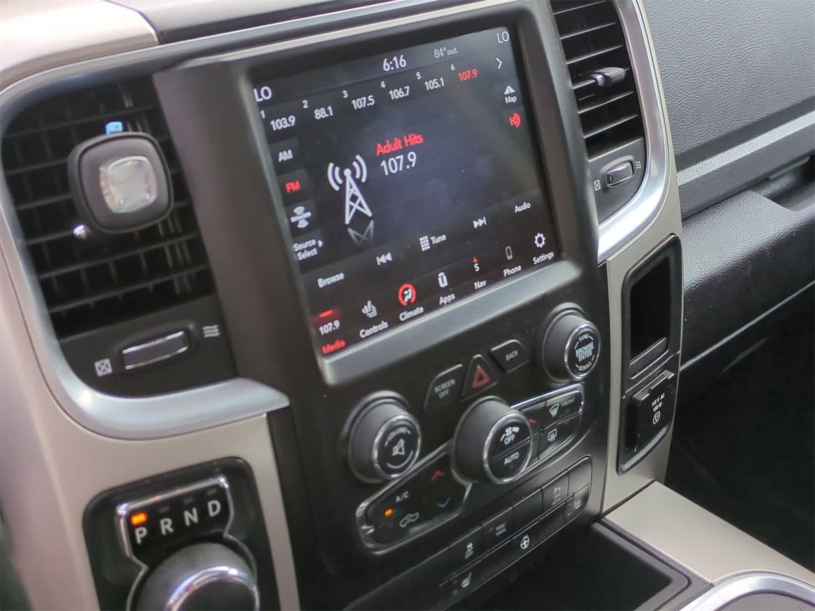 Thumbnail: 2020 RAM 1500 Classic - 27