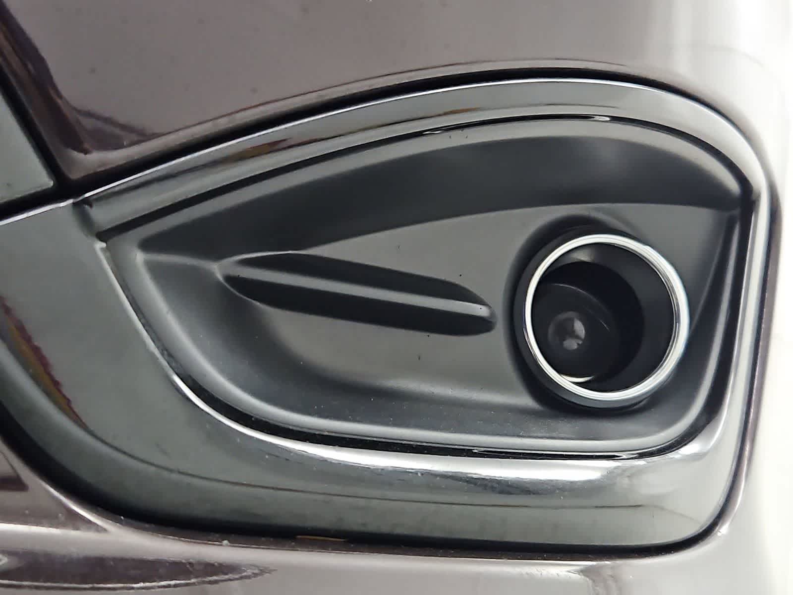 Thumbnail: 2018 Chrysler Pacifica - 10