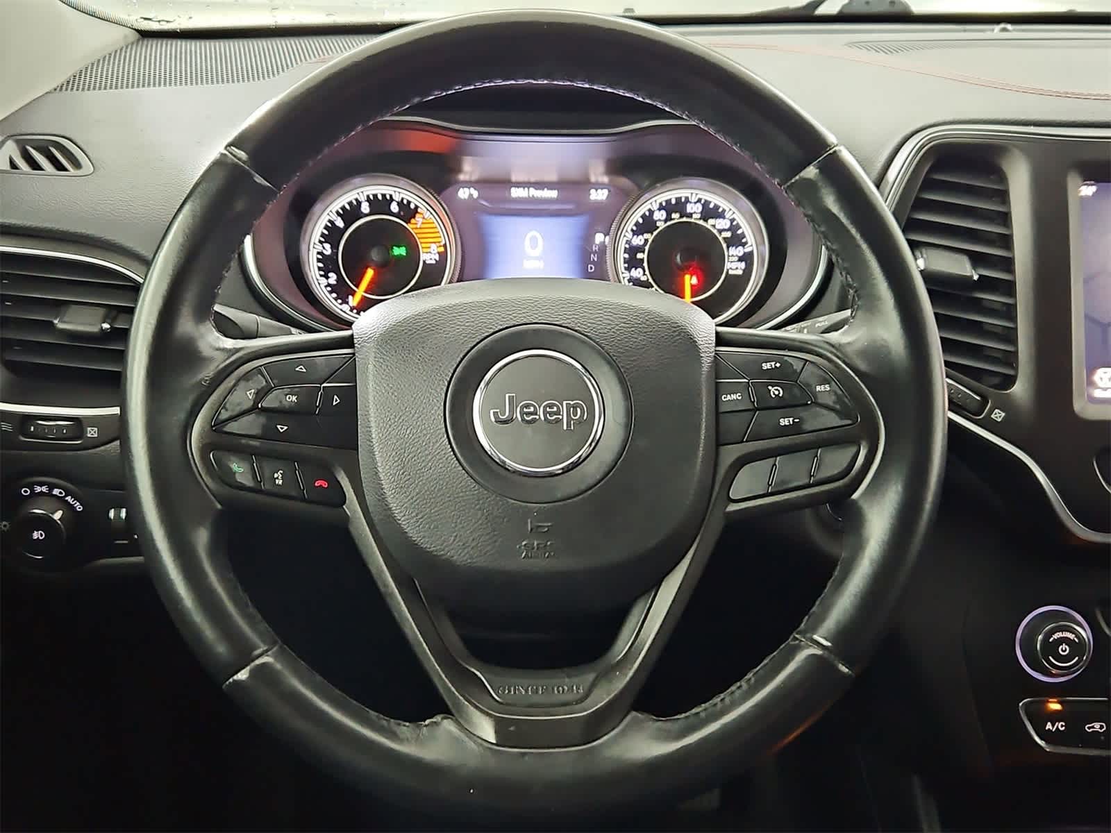 Thumbnail: 2019 Jeep Cherokee - 22