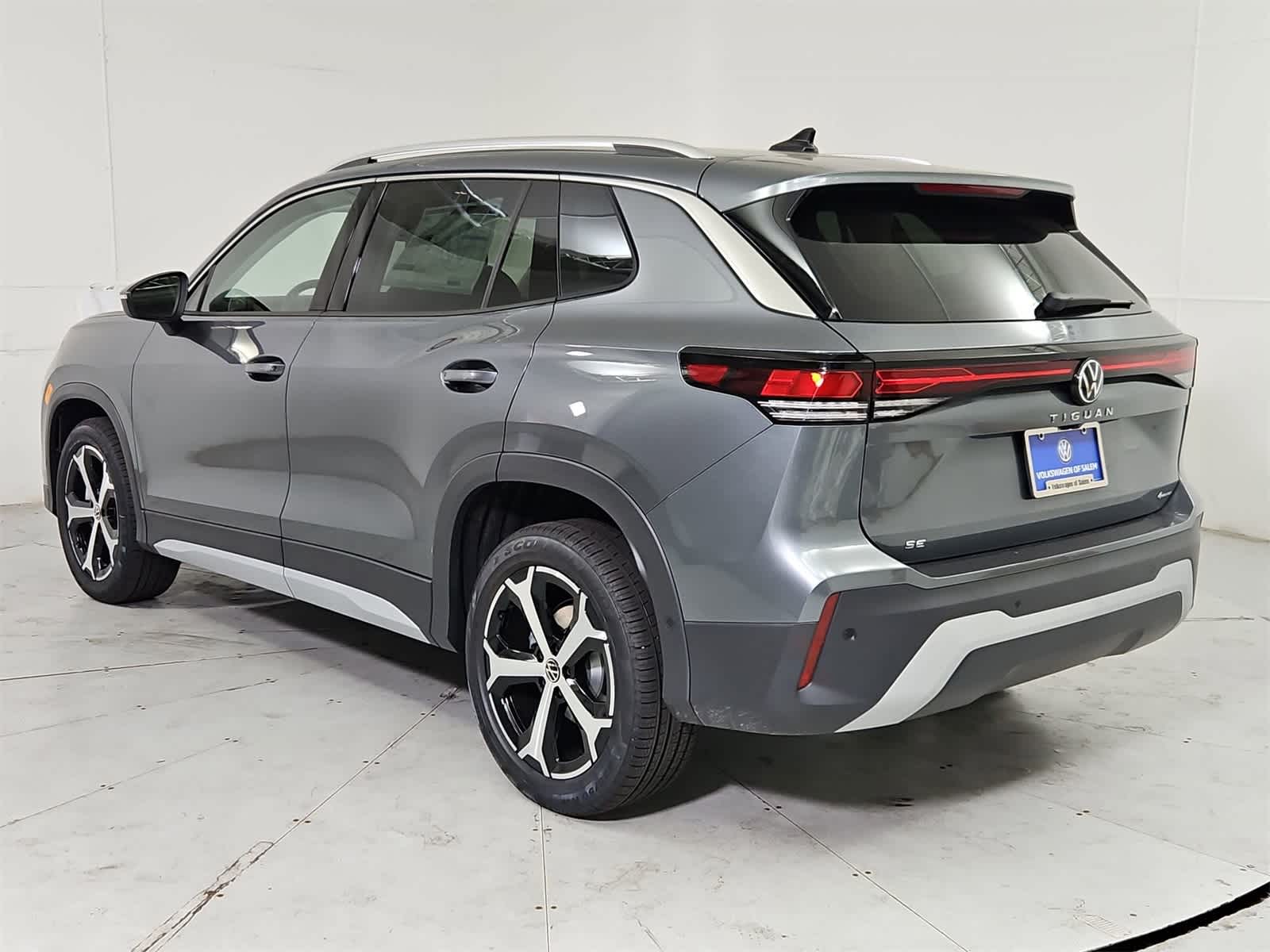 Thumbnail: 2025 Volkswagen Tiguan - 4