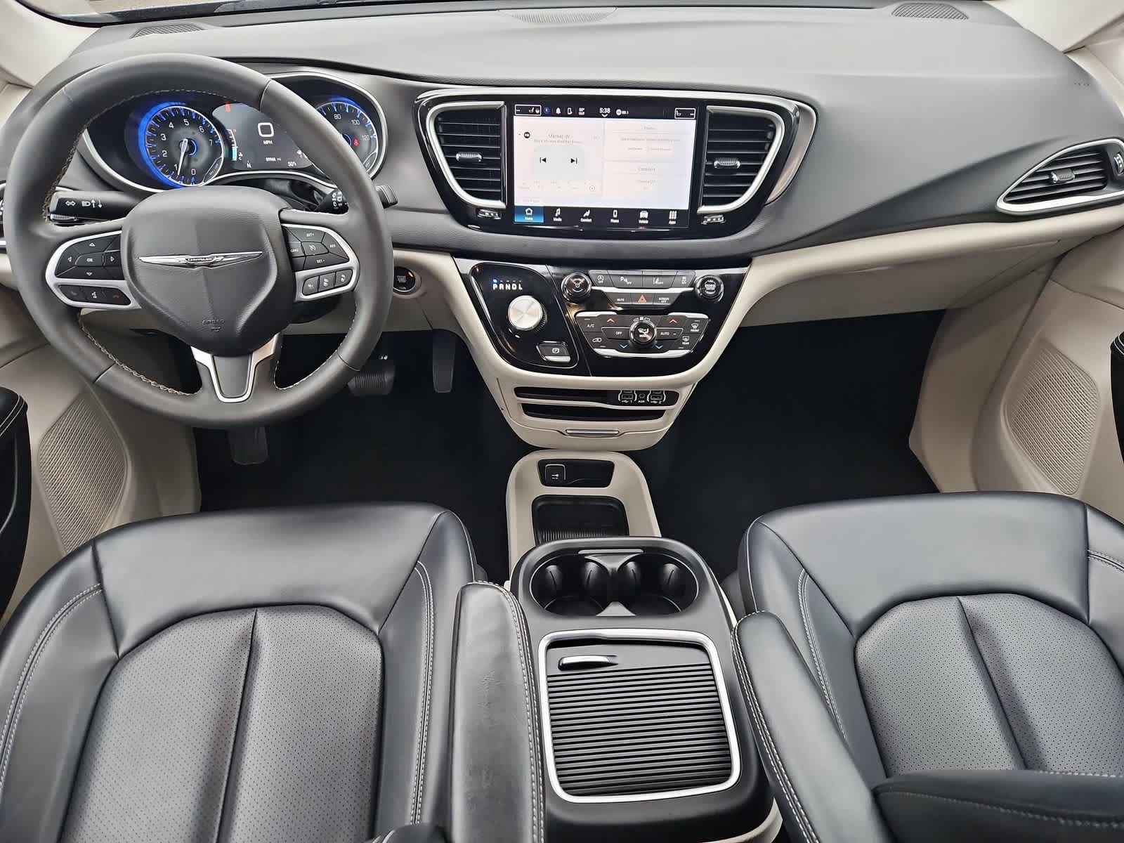 Thumbnail: 2023 Chrysler Pacifica - 15