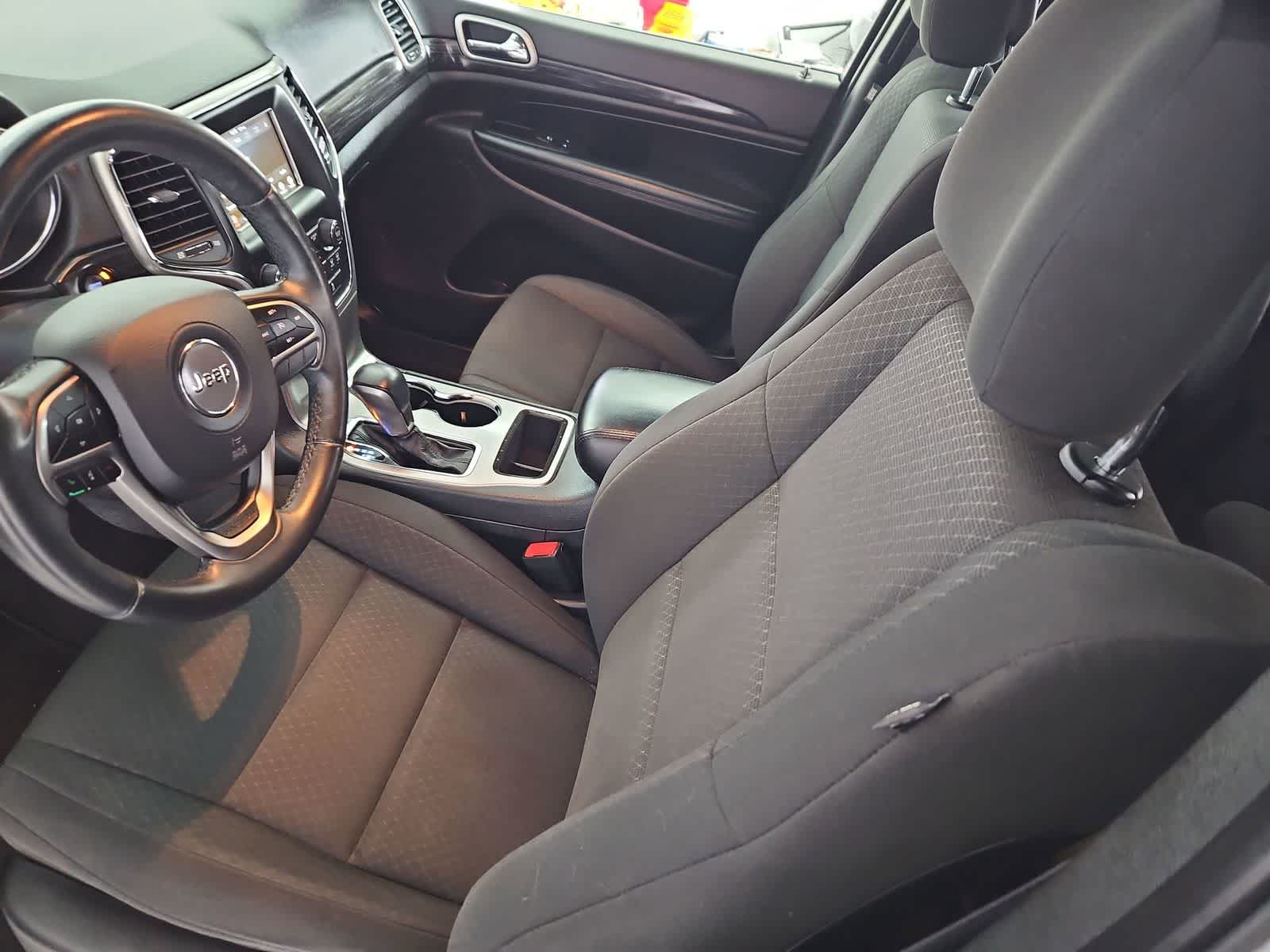 Thumbnail: 2019 Jeep Grand Cherokee - 16