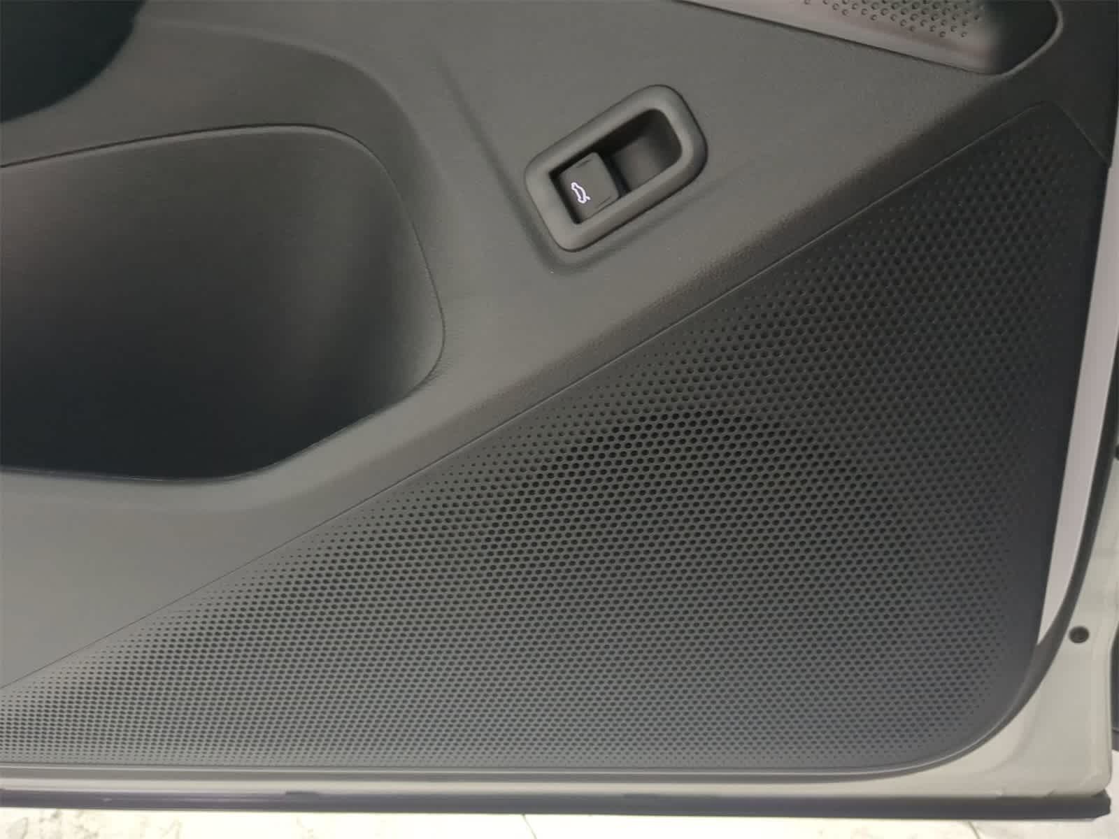 Thumbnail: 2025 Volkswagen Tiguan - 30