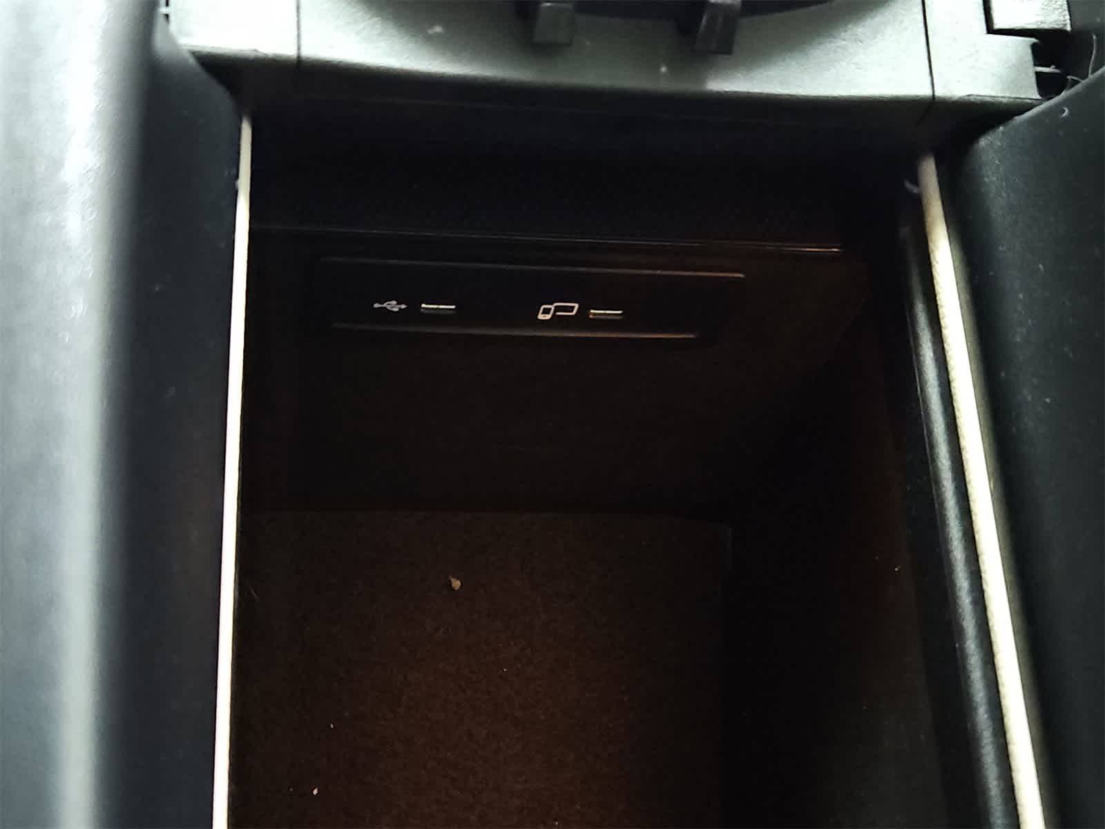 Thumbnail: 2022 Mercedes-Benz GLC - 33