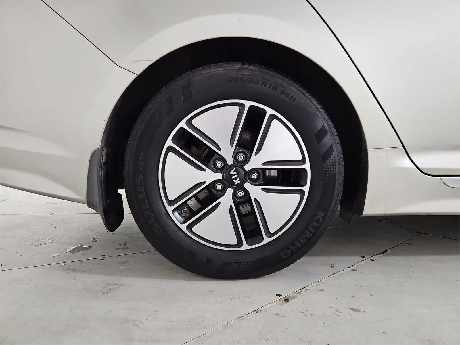 Thumbnail: 2013 Kia Optima - 13