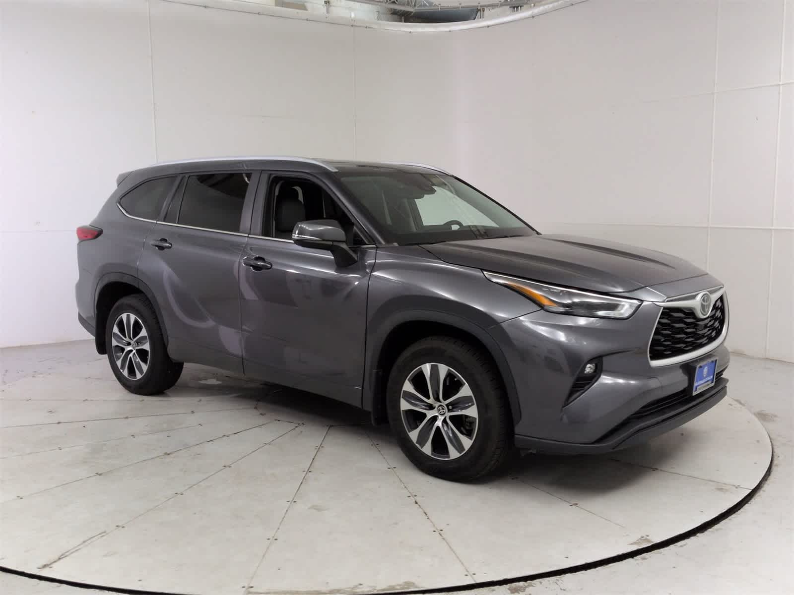 Thumbnail: 2023 Toyota Highlander - 8