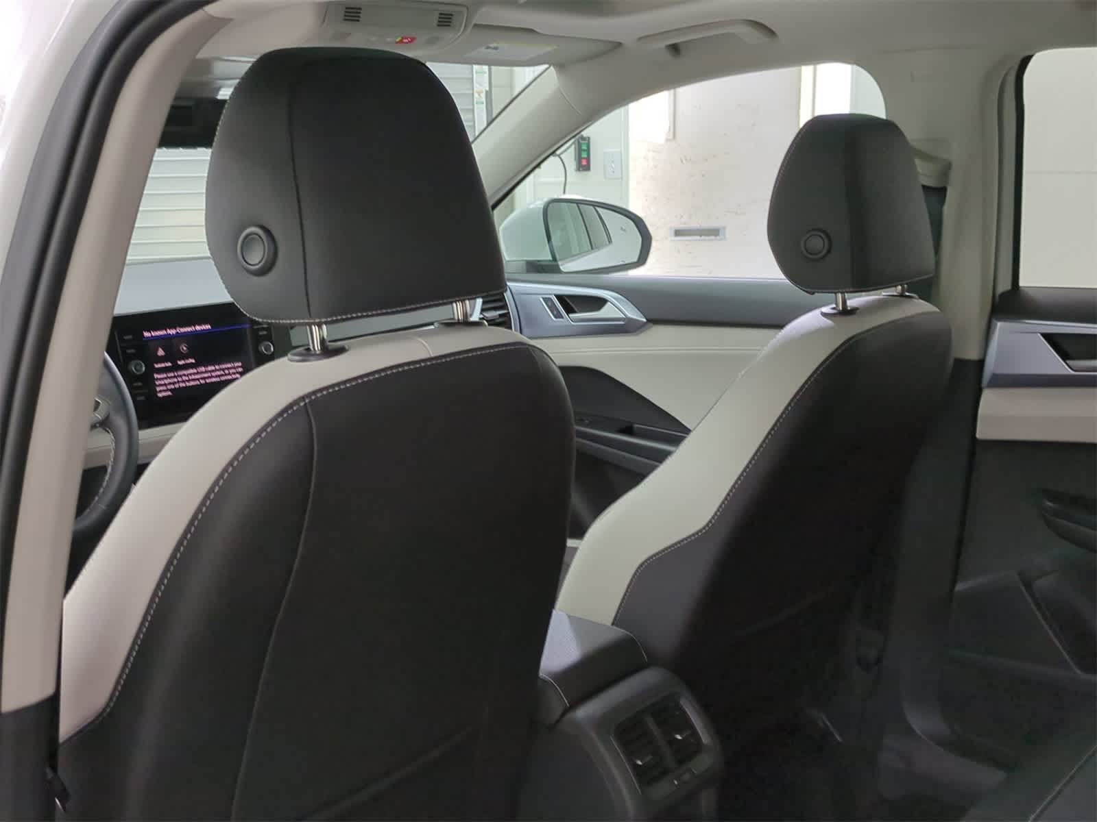 Thumbnail: 2025 Volkswagen Taos - 18