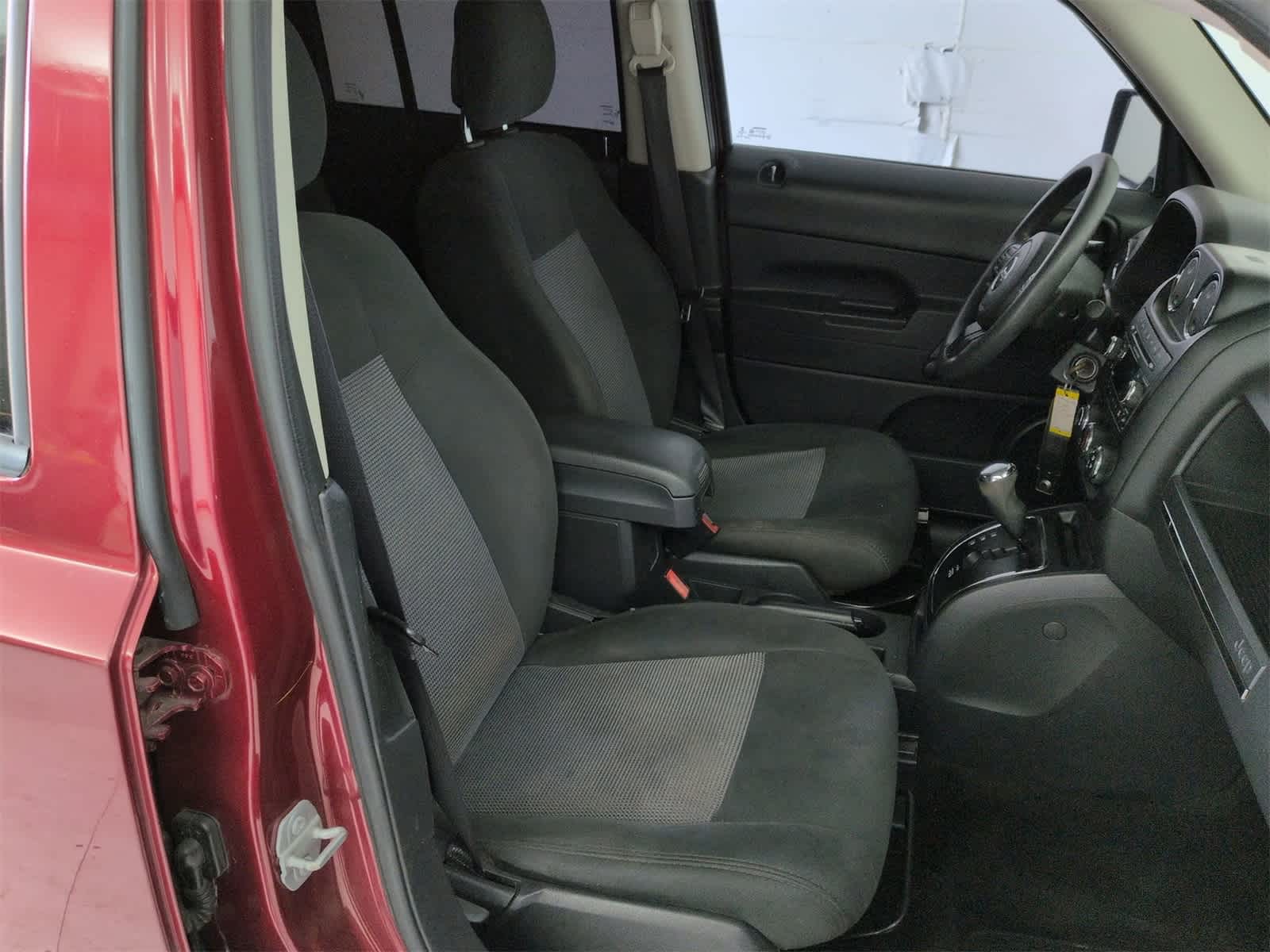 Thumbnail: 2016 Jeep Patriot - 19