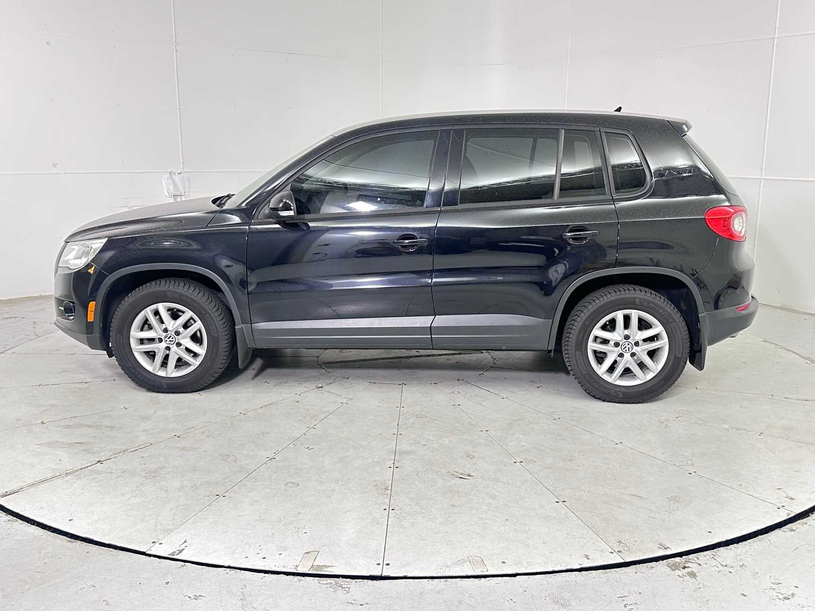 Thumbnail: 2011 Volkswagen Tiguan - 2