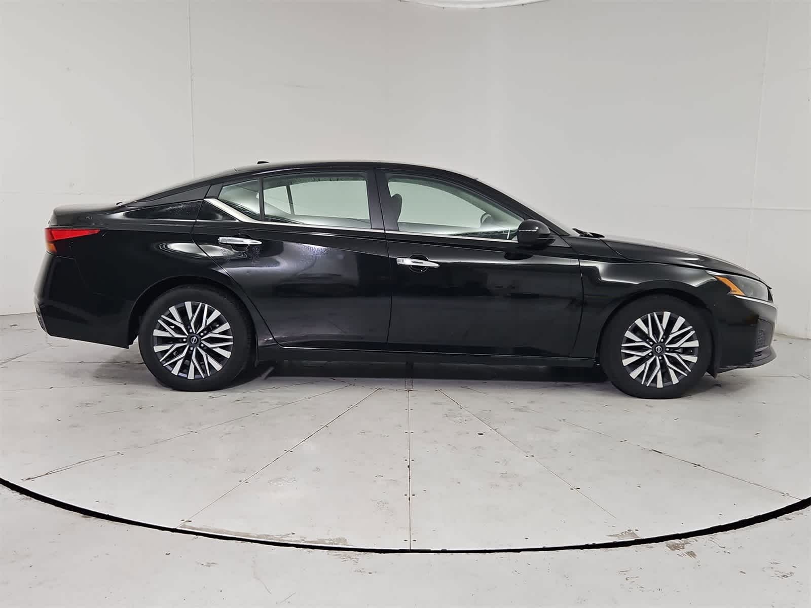 Thumbnail: 2023 Nissan Altima - 7