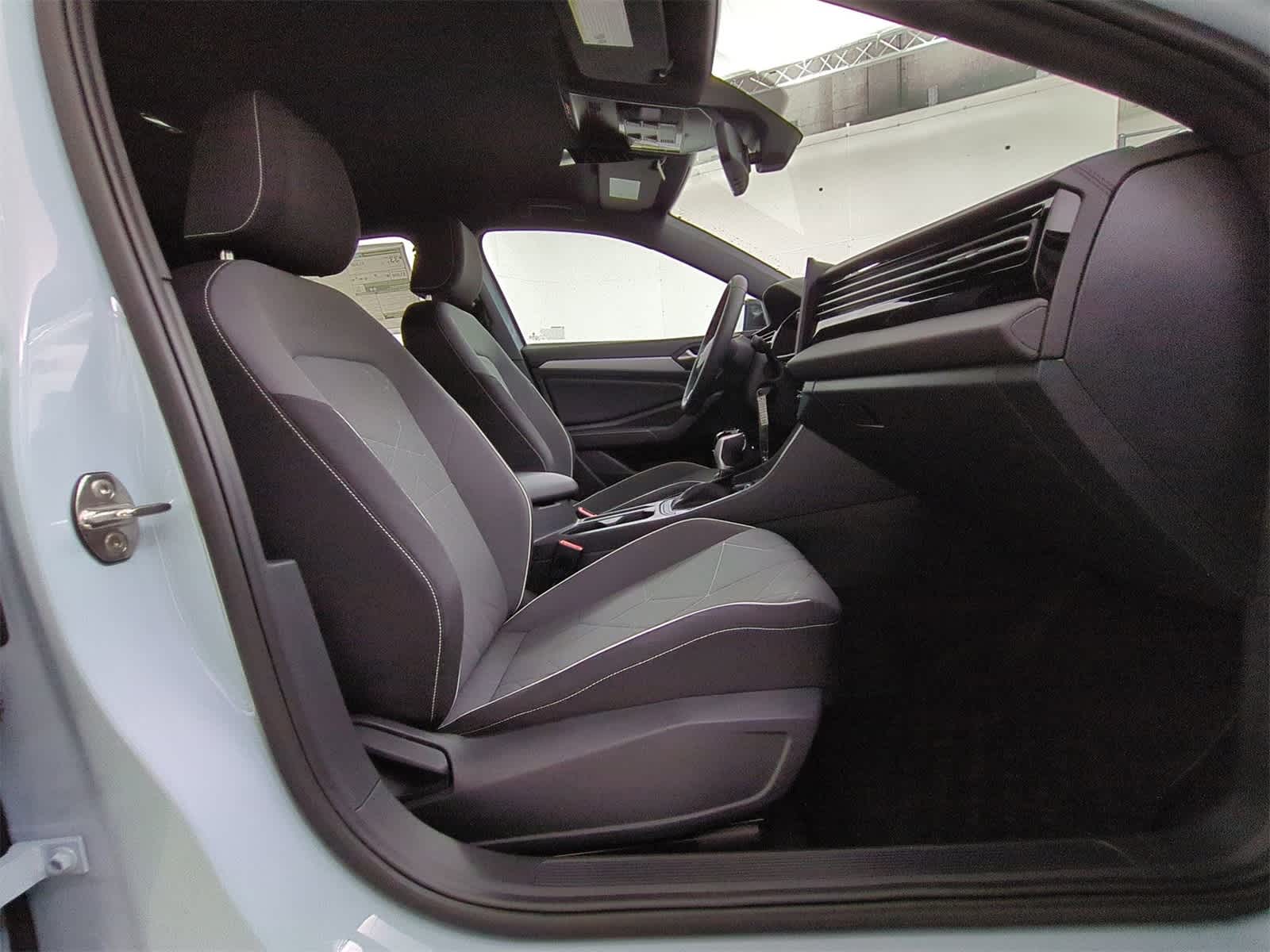 Thumbnail: 2025 Volkswagen Jetta - 21