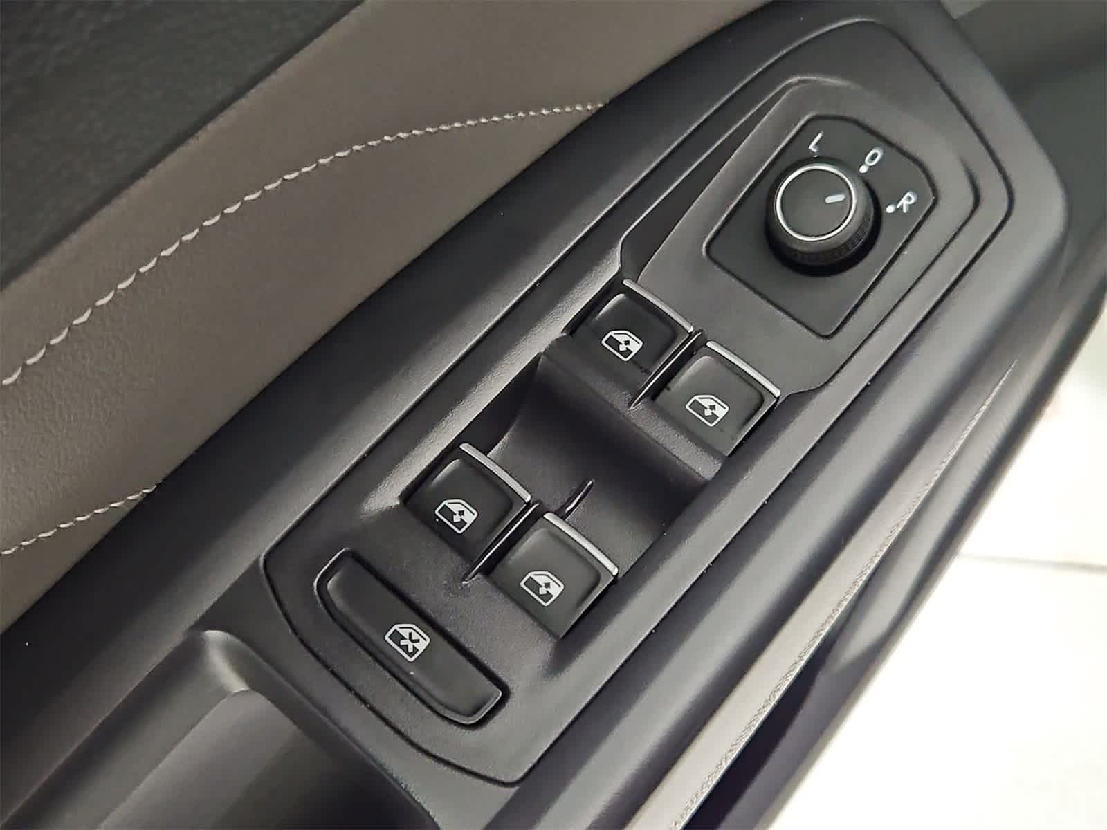 Thumbnail: 2021 Volkswagen Atlas - 17