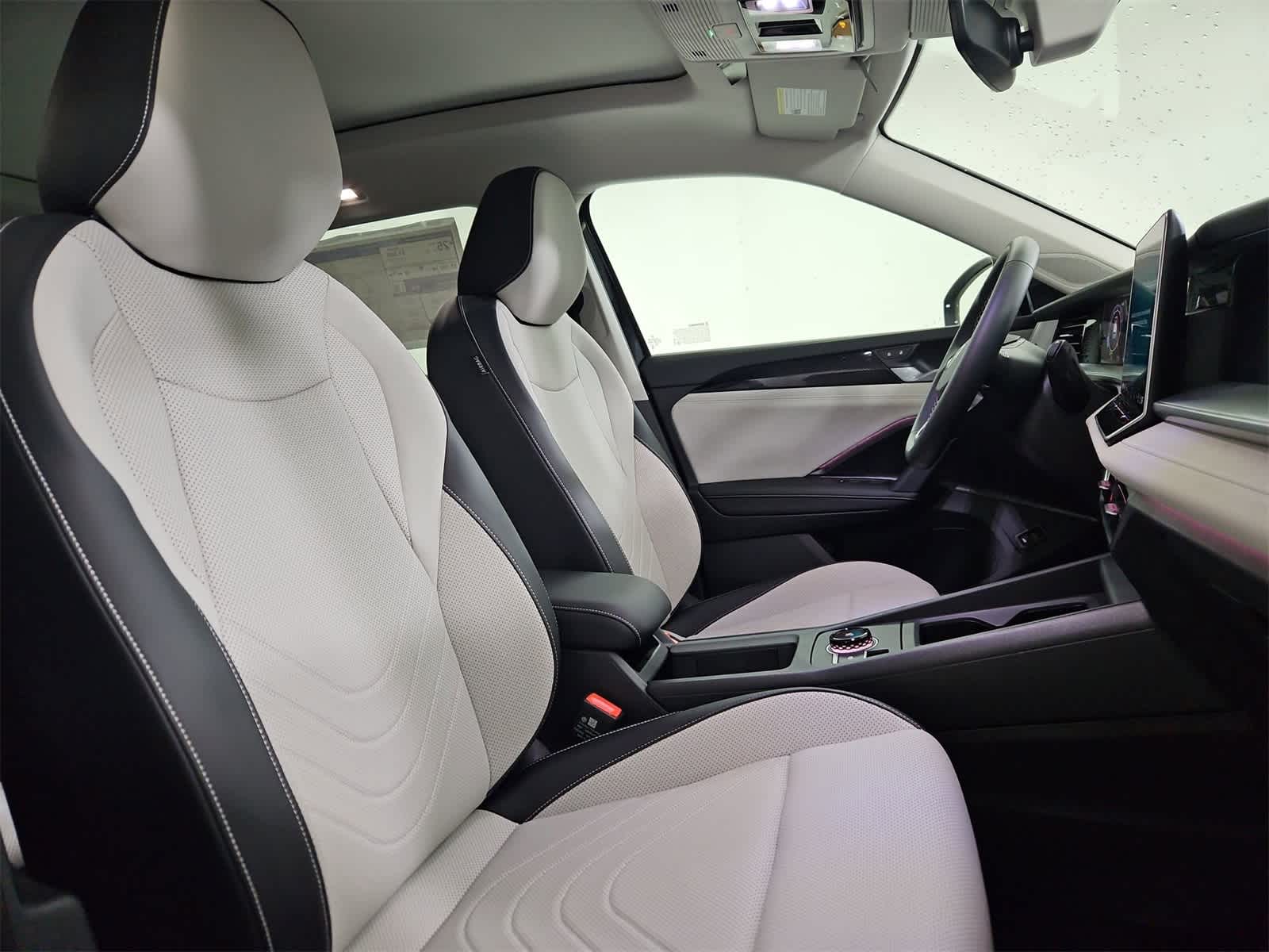 Thumbnail: 2025 Volkswagen Tiguan - 23