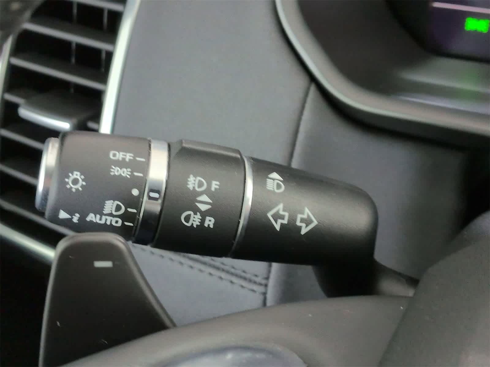 Thumbnail: 2020 Land Rover Discovery - 27