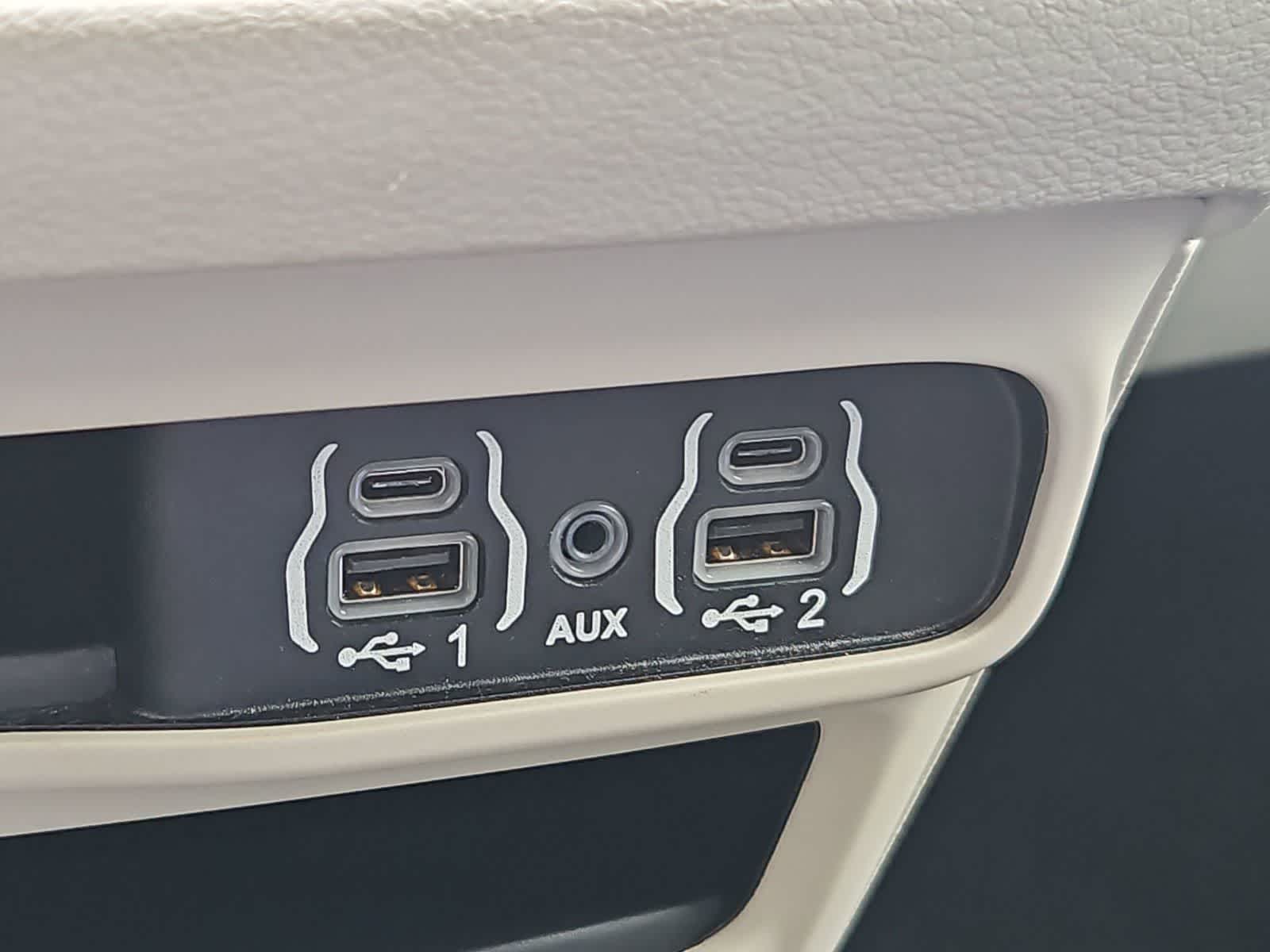 Thumbnail: 2023 Chrysler Pacifica - 30