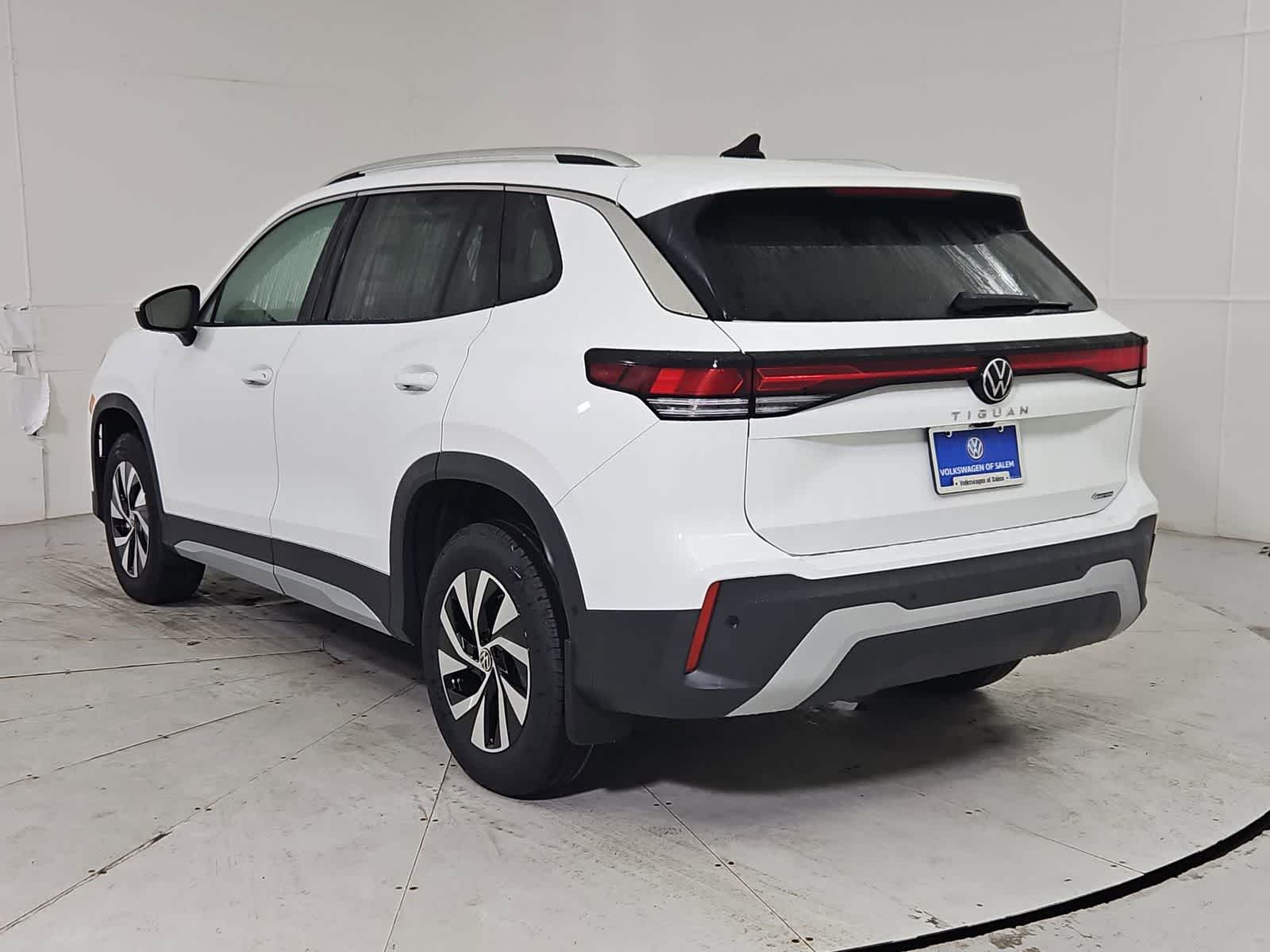 Thumbnail: 2026 Volkswagen Tiguan - 4
