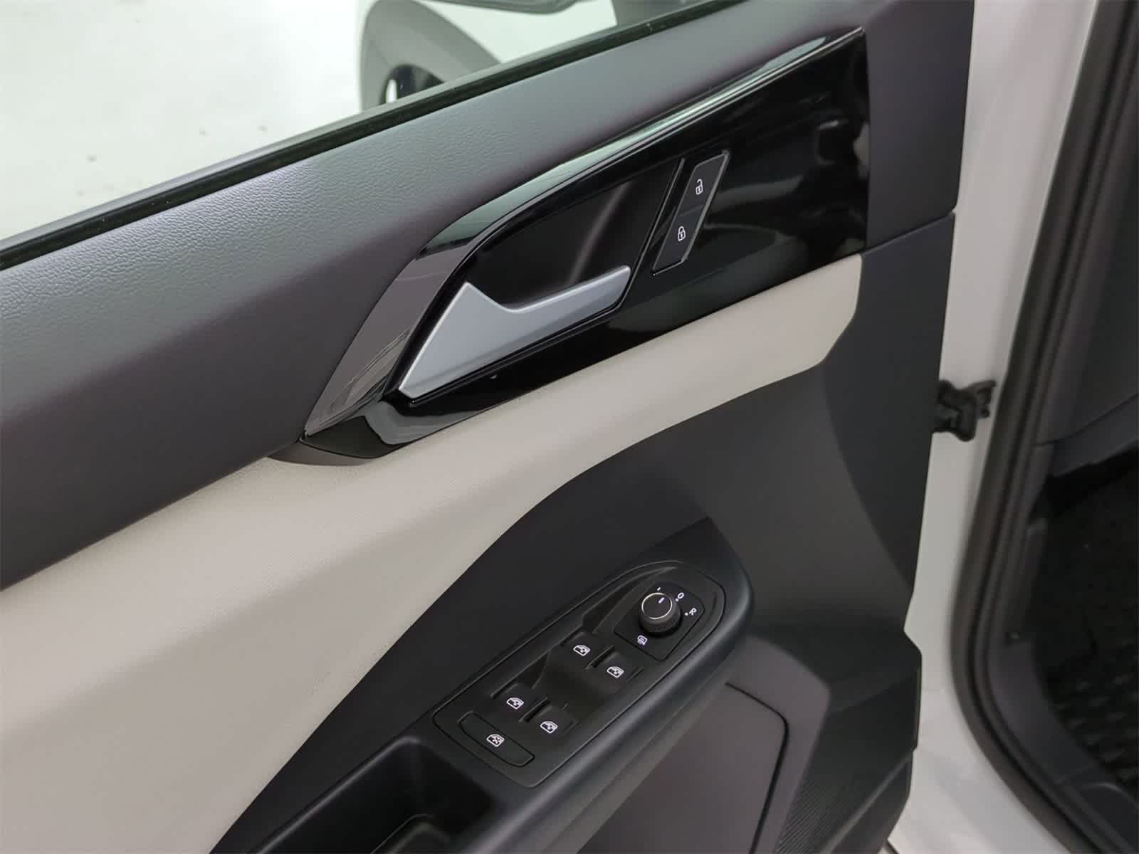 Thumbnail: 2025 Volkswagen Taos - 17