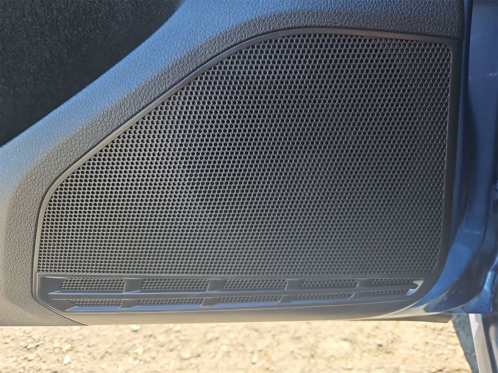 Thumbnail: 2016 Volkswagen e-Golf - 30