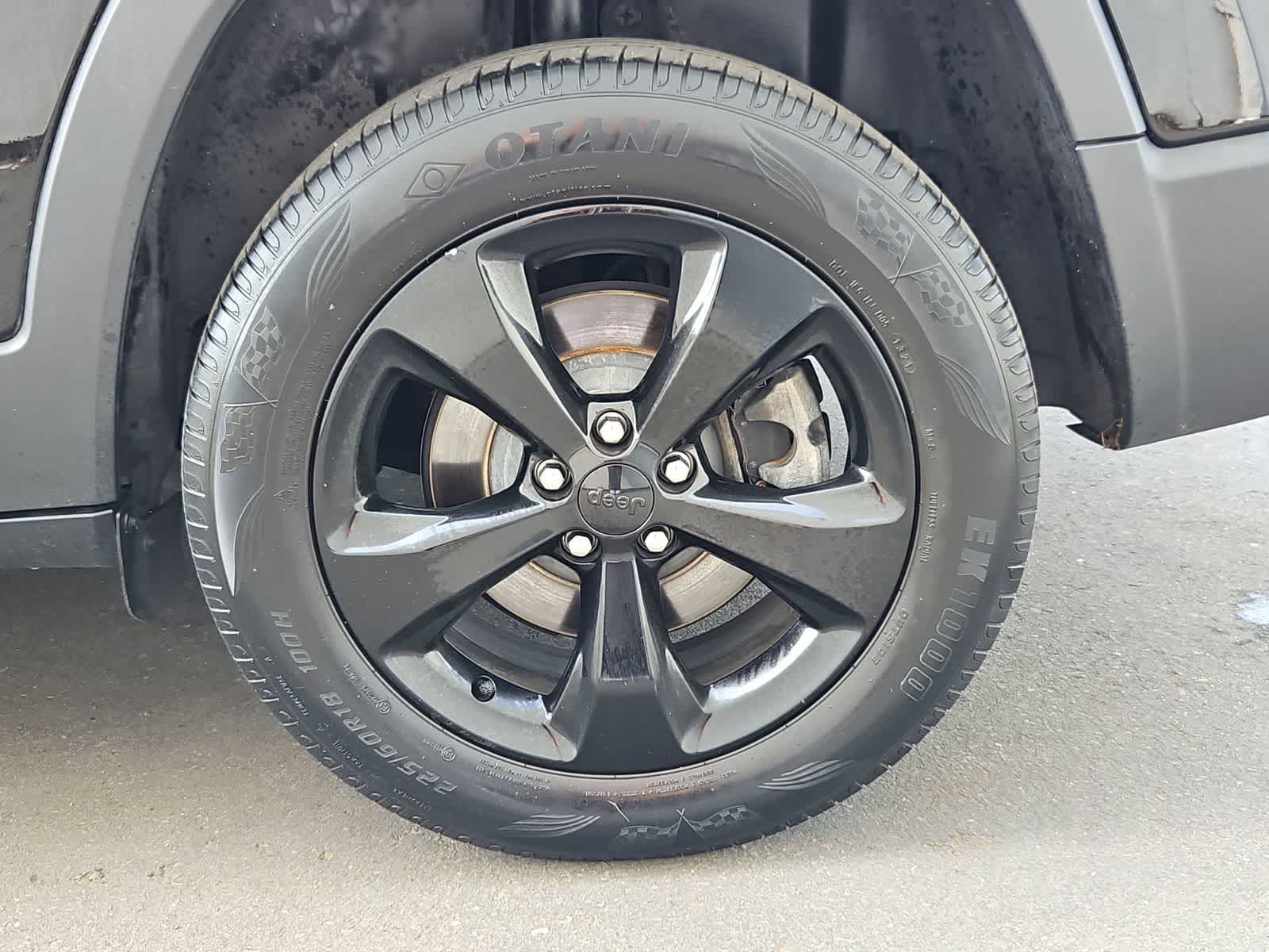 Thumbnail: 2019 Jeep Cherokee - 13