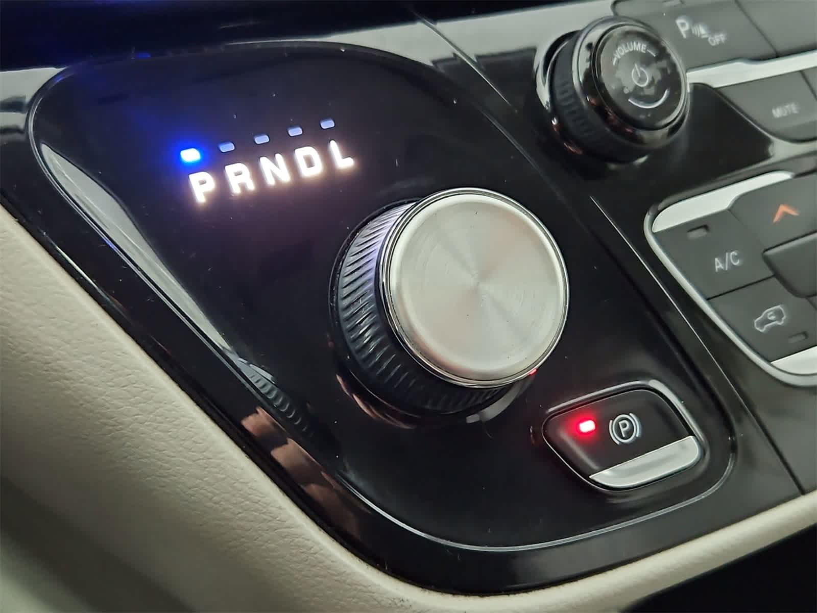 Thumbnail: 2018 Chrysler Pacifica - 32