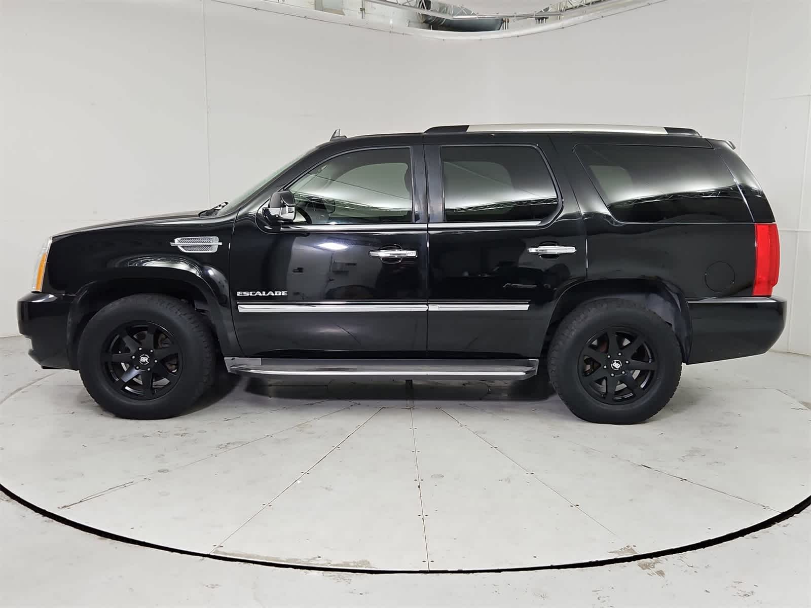 Thumbnail: 2014 Cadillac Escalade - 3