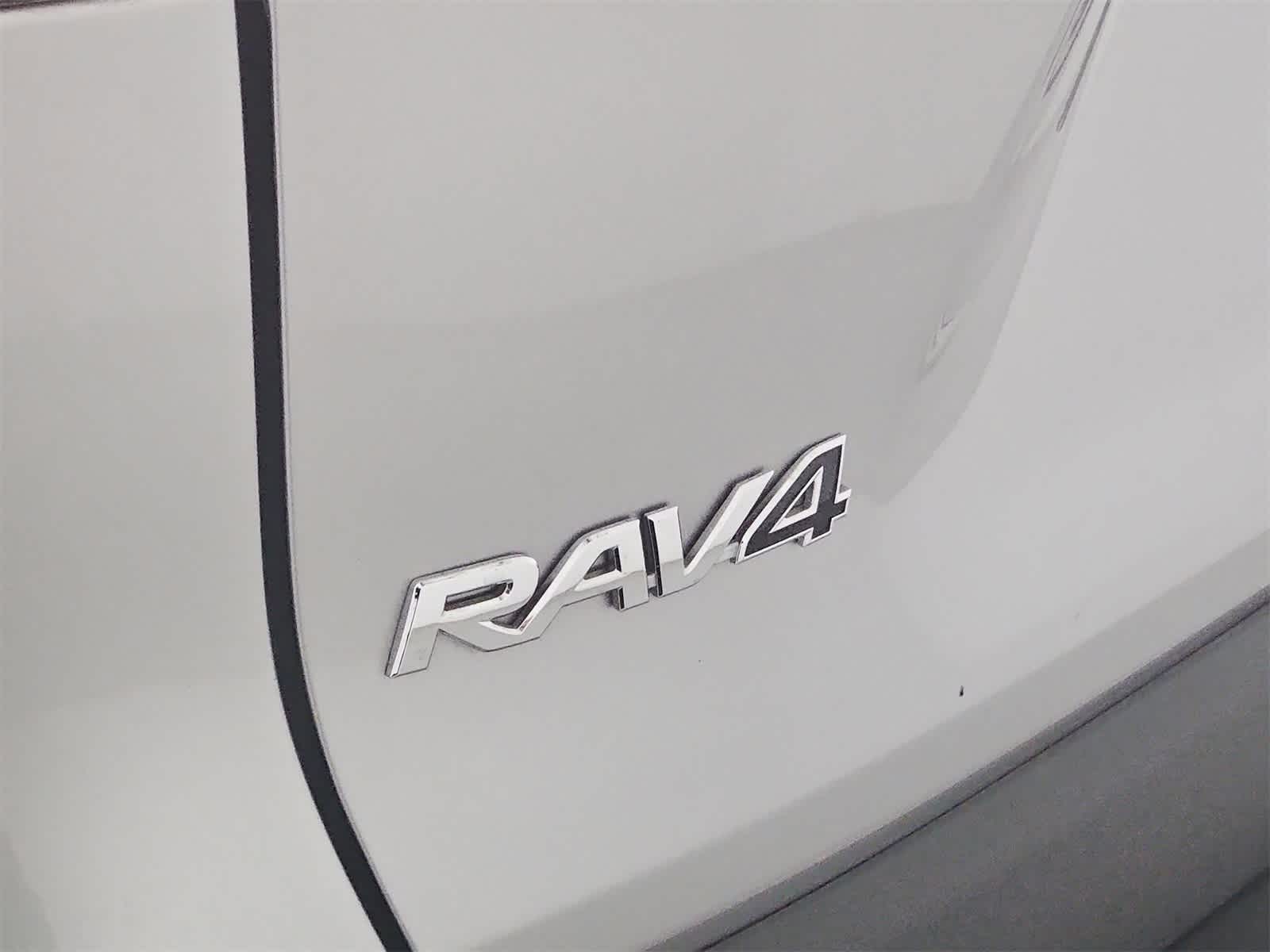 Thumbnail: 2020 Toyota RAV4 - 12