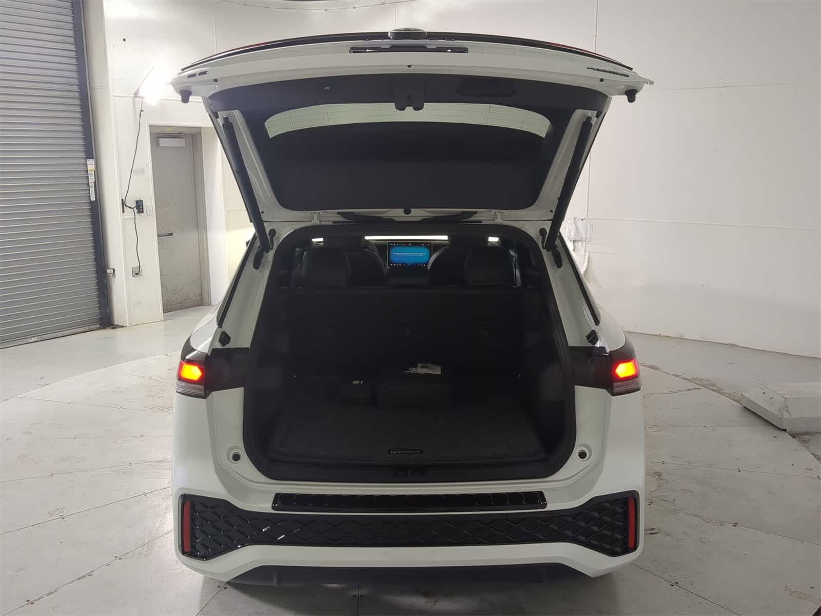 Thumbnail: 2025 Volkswagen Tiguan - 34