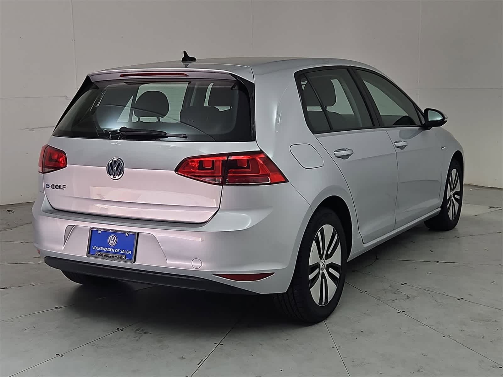 2016 Volkswagen e-Golf SE 6
