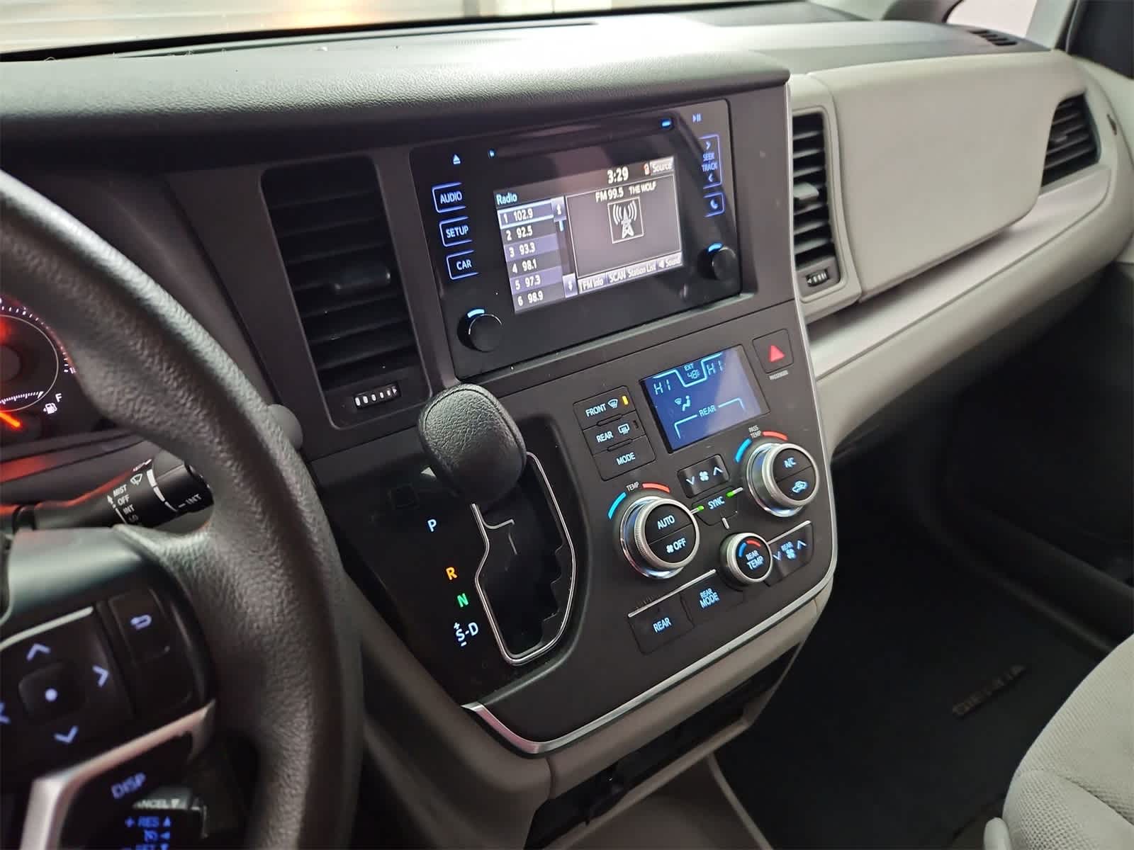 Thumbnail: 2016 Toyota Sienna - 27