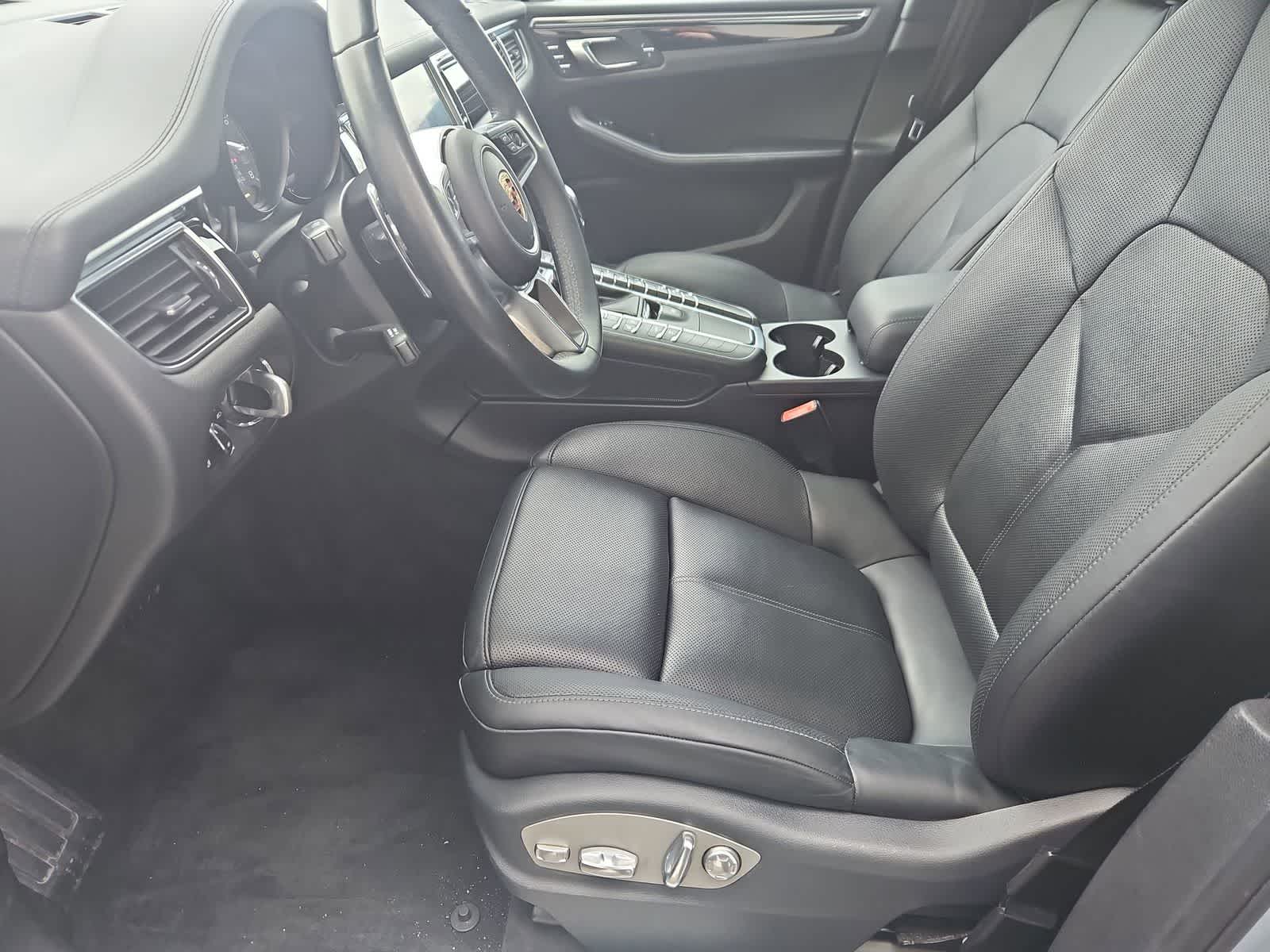 Thumbnail: 2017 Porsche Macan - 16