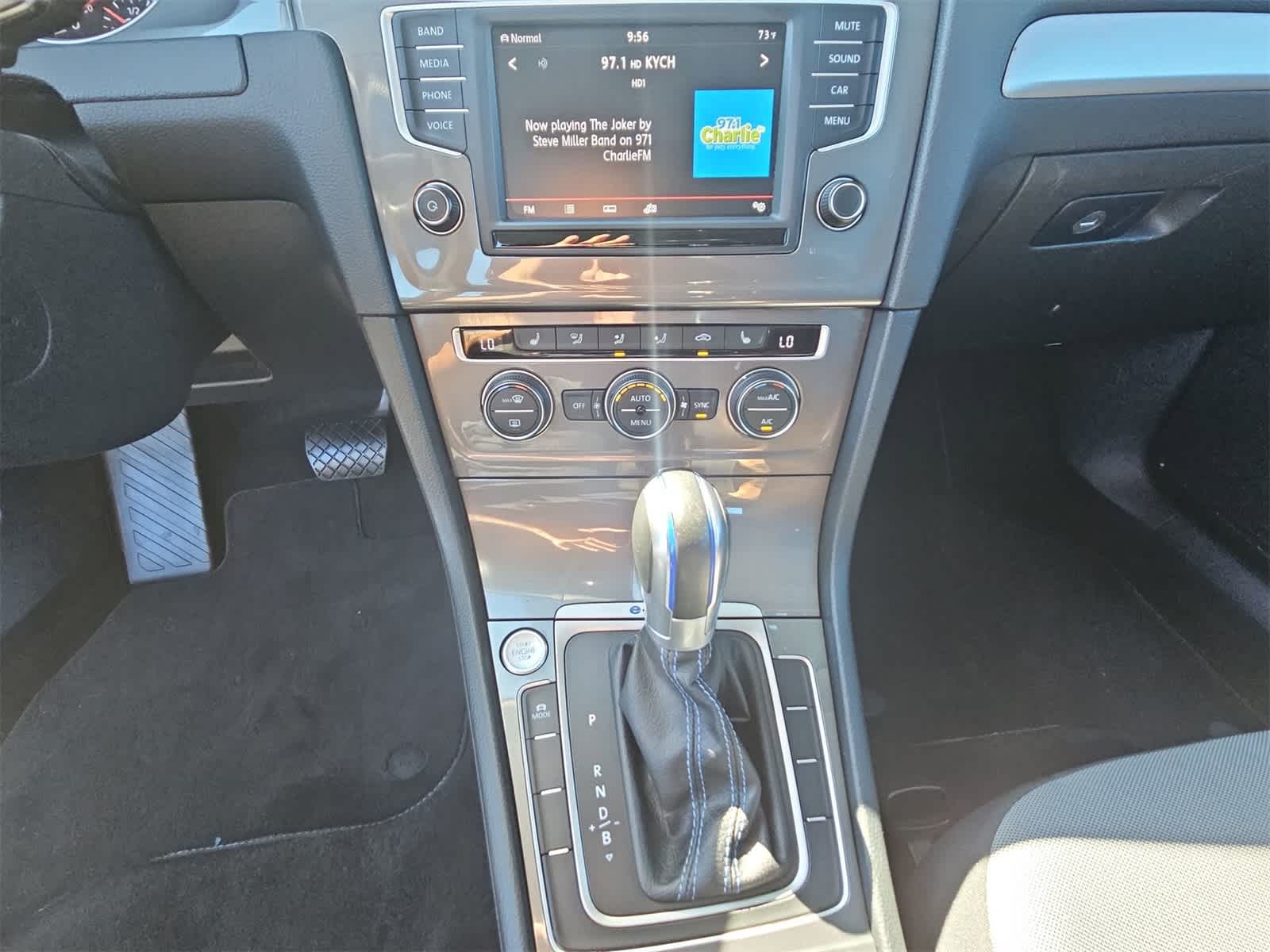 Thumbnail: 2016 Volkswagen e-Golf - 27