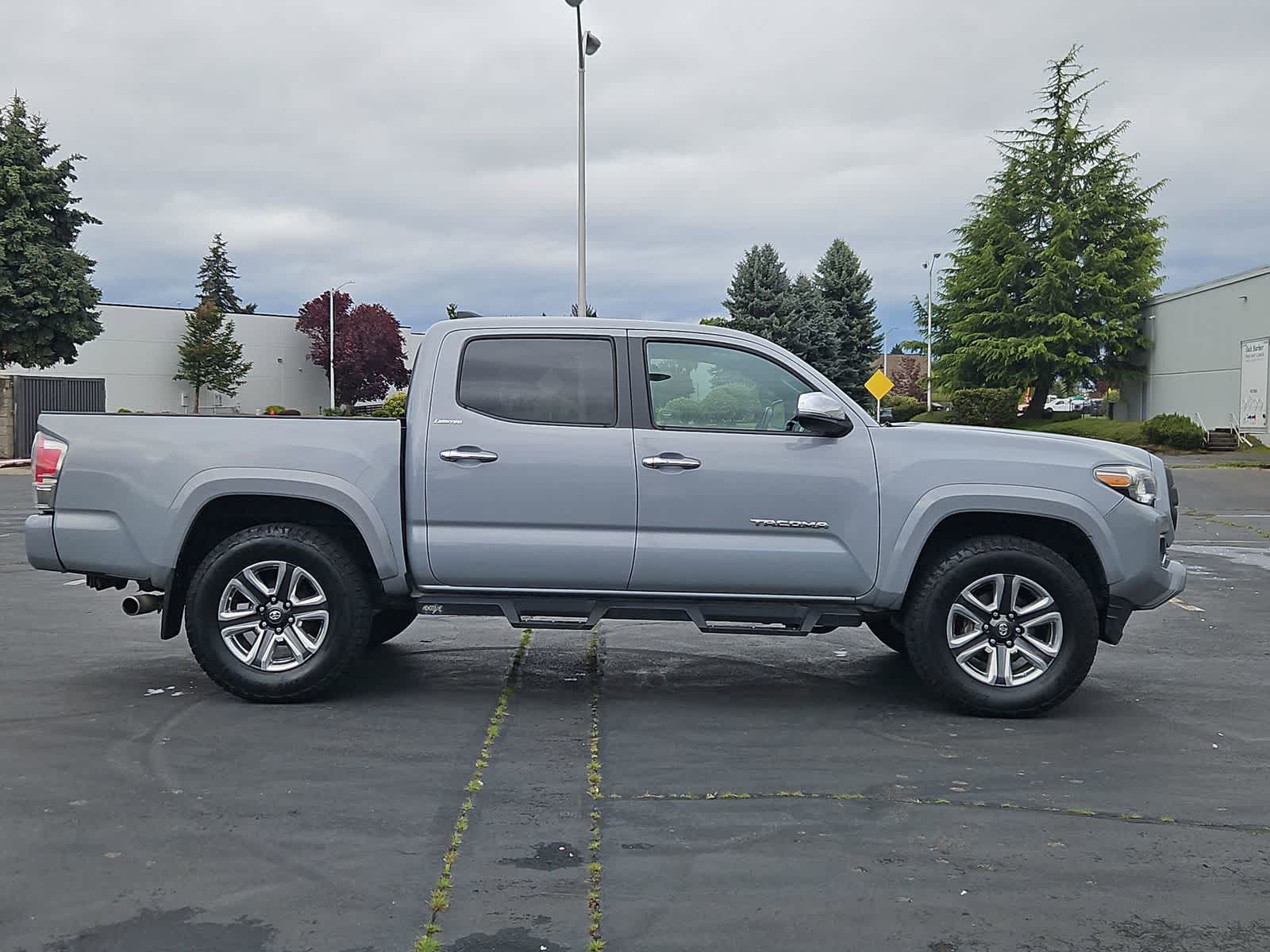 Thumbnail: 2018 Toyota Tacoma - 7