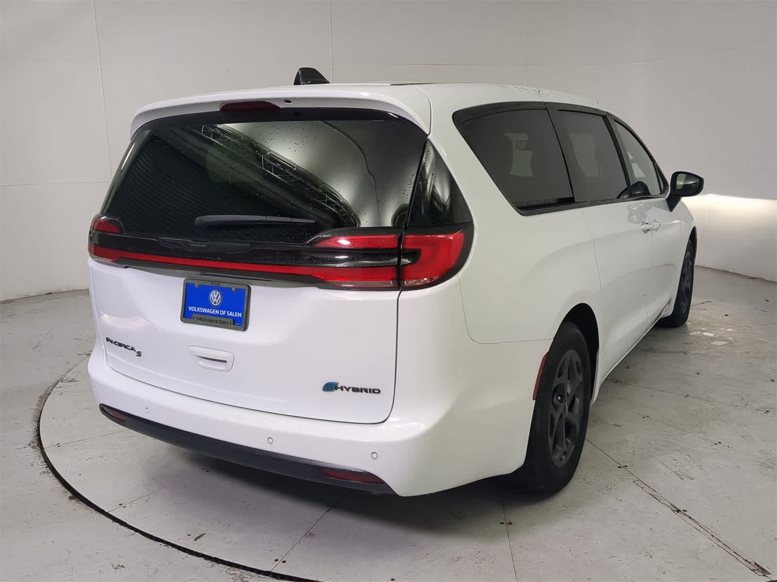 Thumbnail: 2023 Chrysler Pacifica - 6