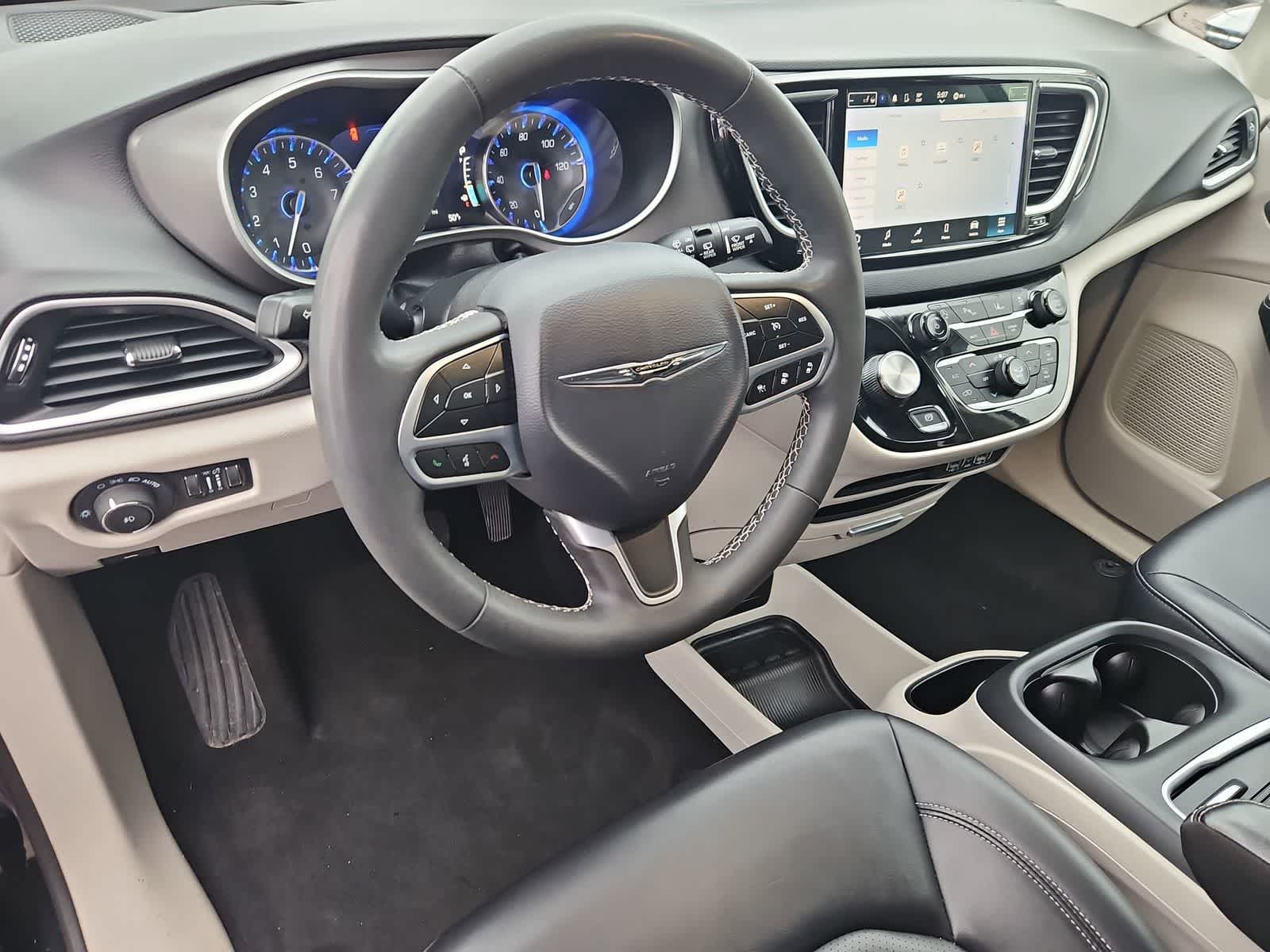 Thumbnail: 2023 Chrysler Pacifica - 2
