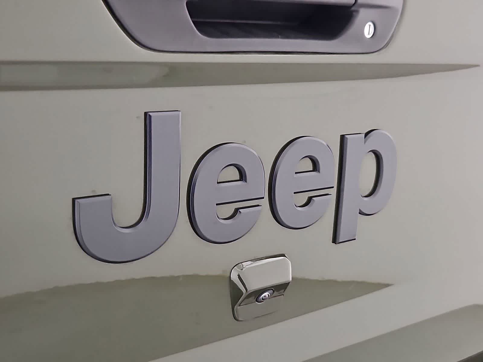 Thumbnail: 2022 Jeep Gladiator - 10