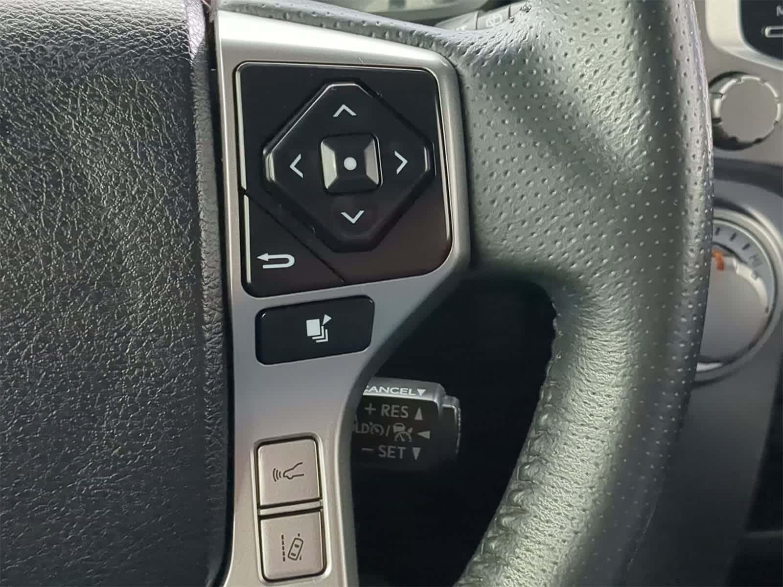 Thumbnail: 2022 Toyota 4Runner - 23