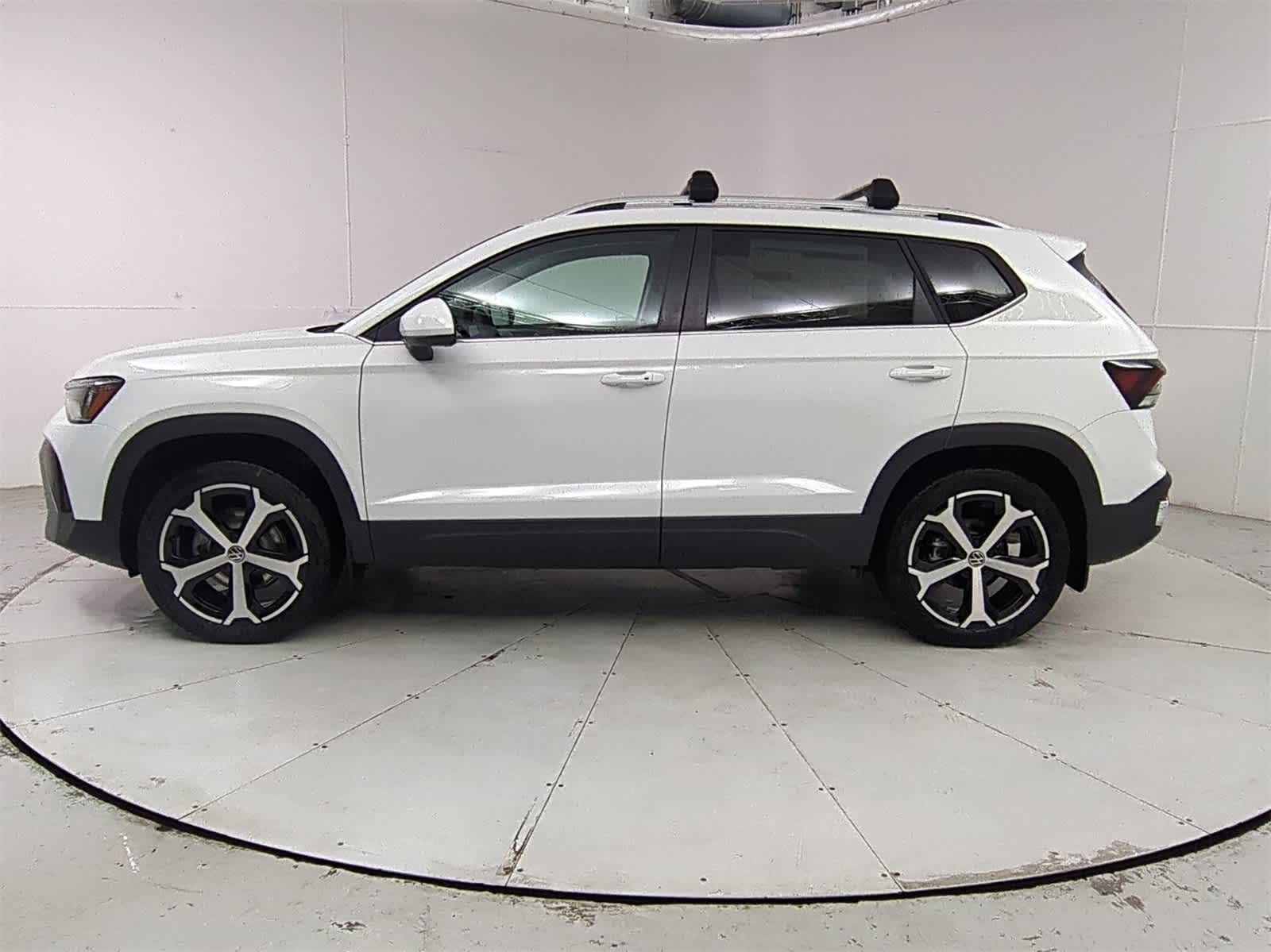 Thumbnail: 2025 Volkswagen Taos - 3