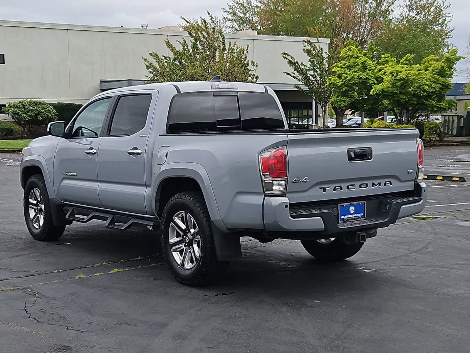Thumbnail: 2018 Toyota Tacoma - 4