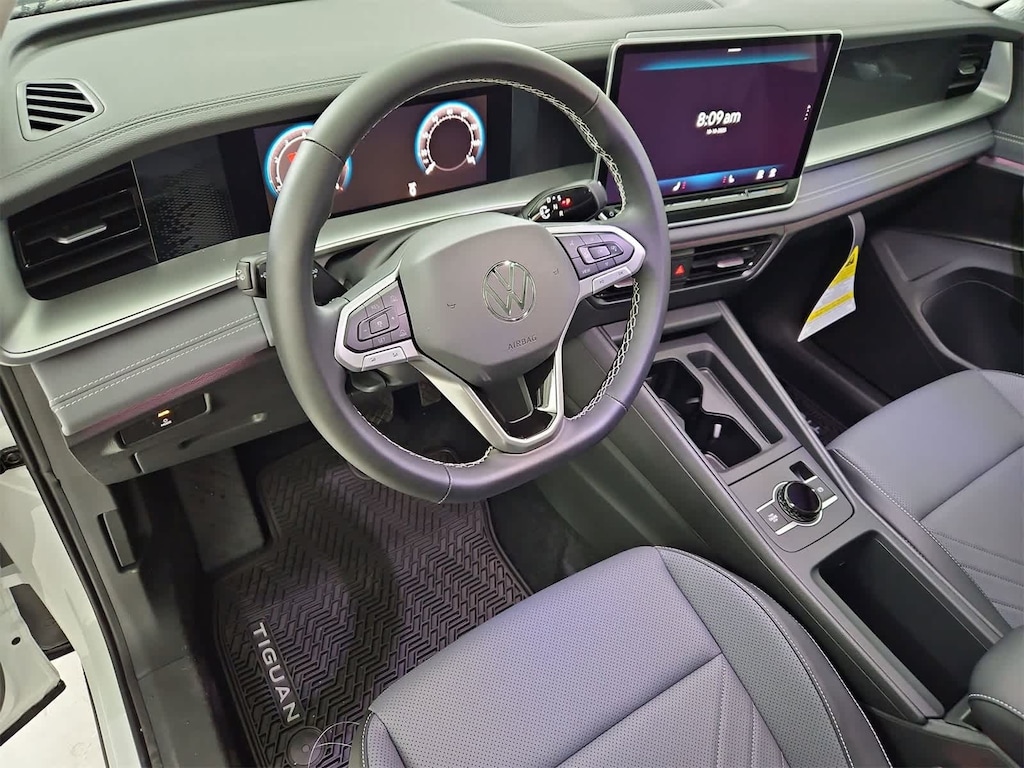 New 2025 Volkswagen Tiguan 2.0T SE SUV