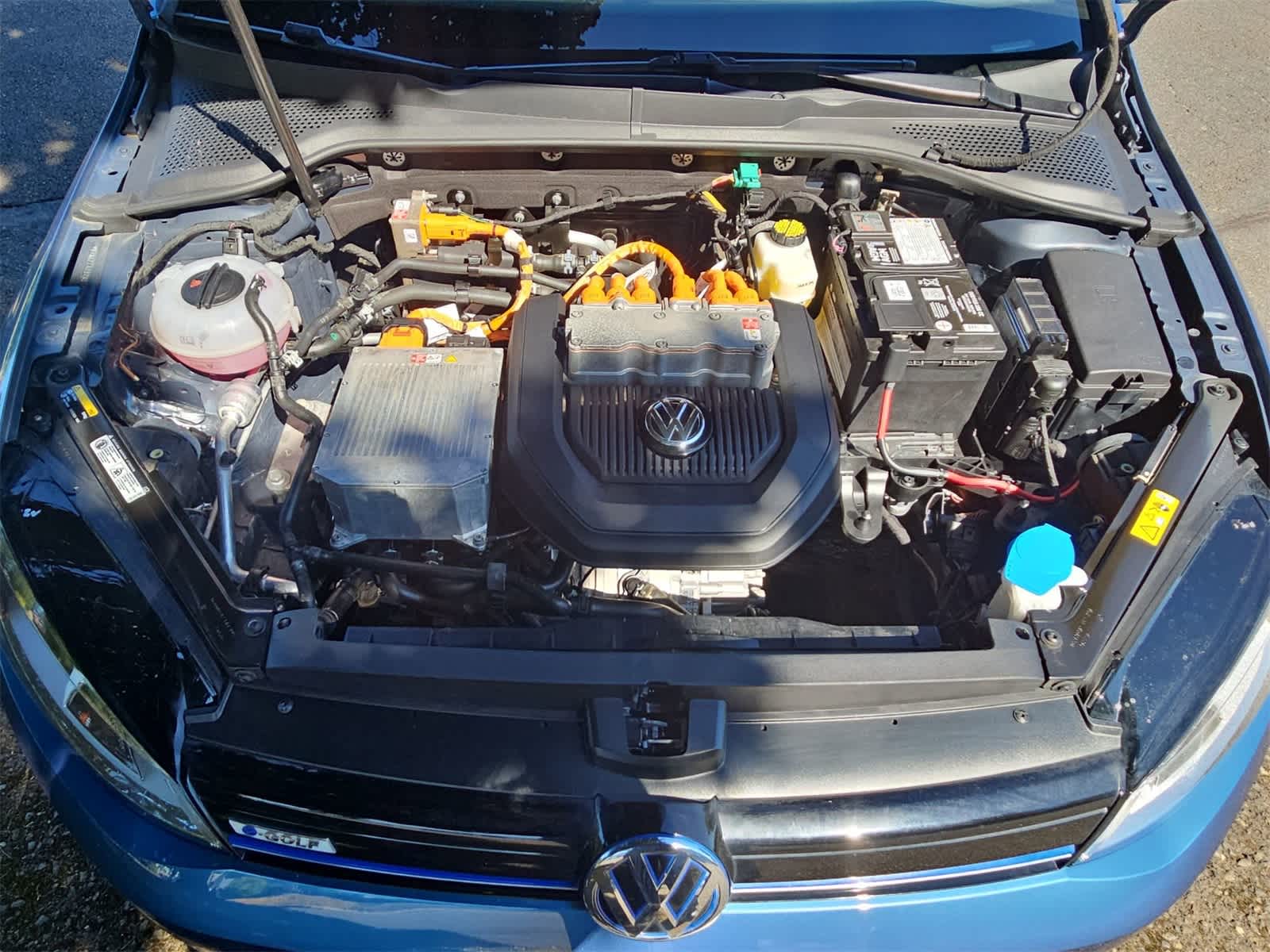 Thumbnail: 2016 Volkswagen e-Golf - 14