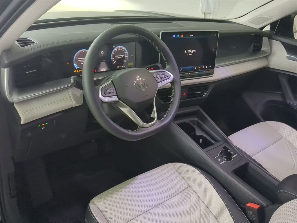 New 2025 Volkswagen Tiguan 2.0T SE SUV