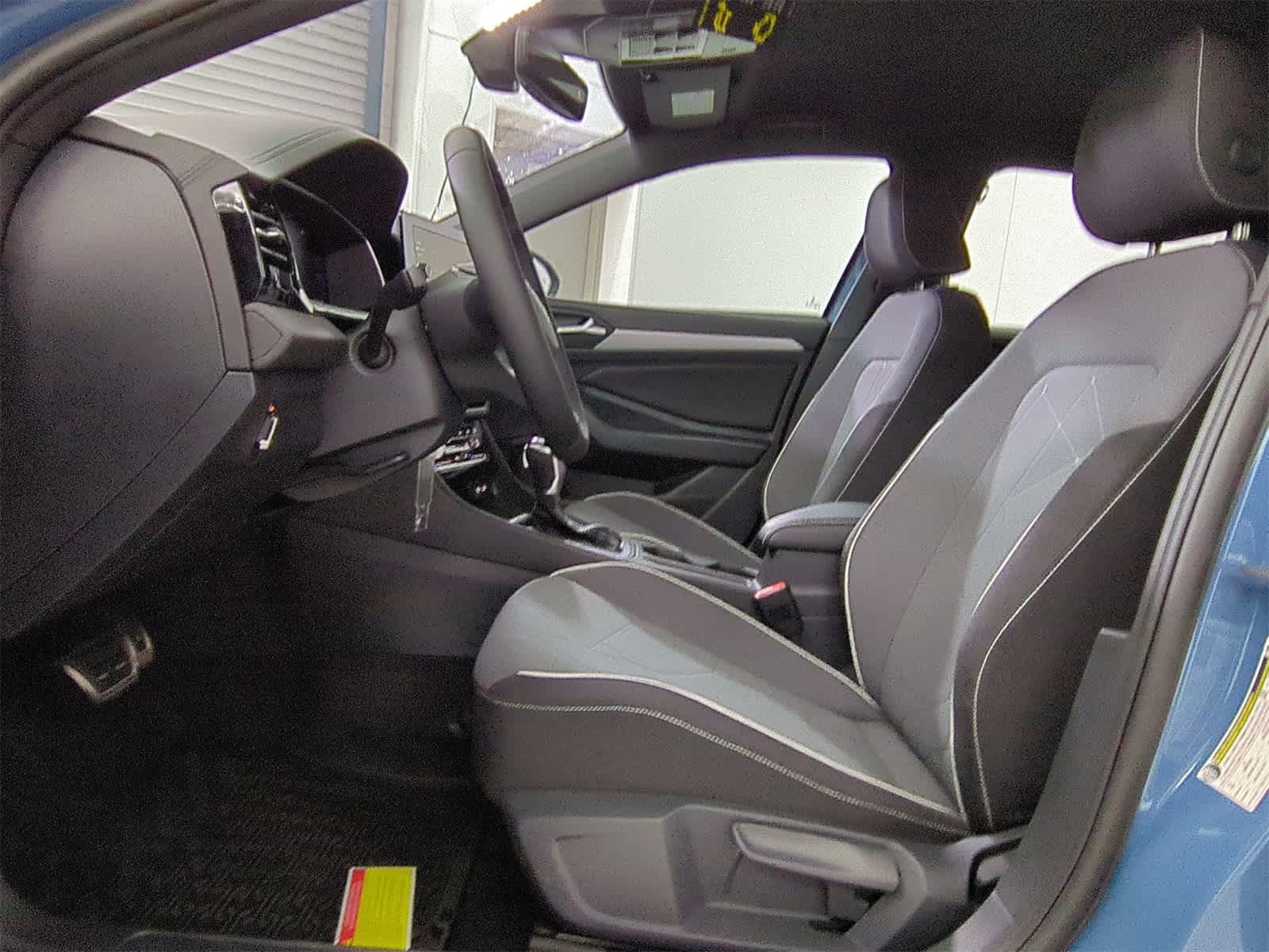 Thumbnail: 2025 Volkswagen Jetta - 16