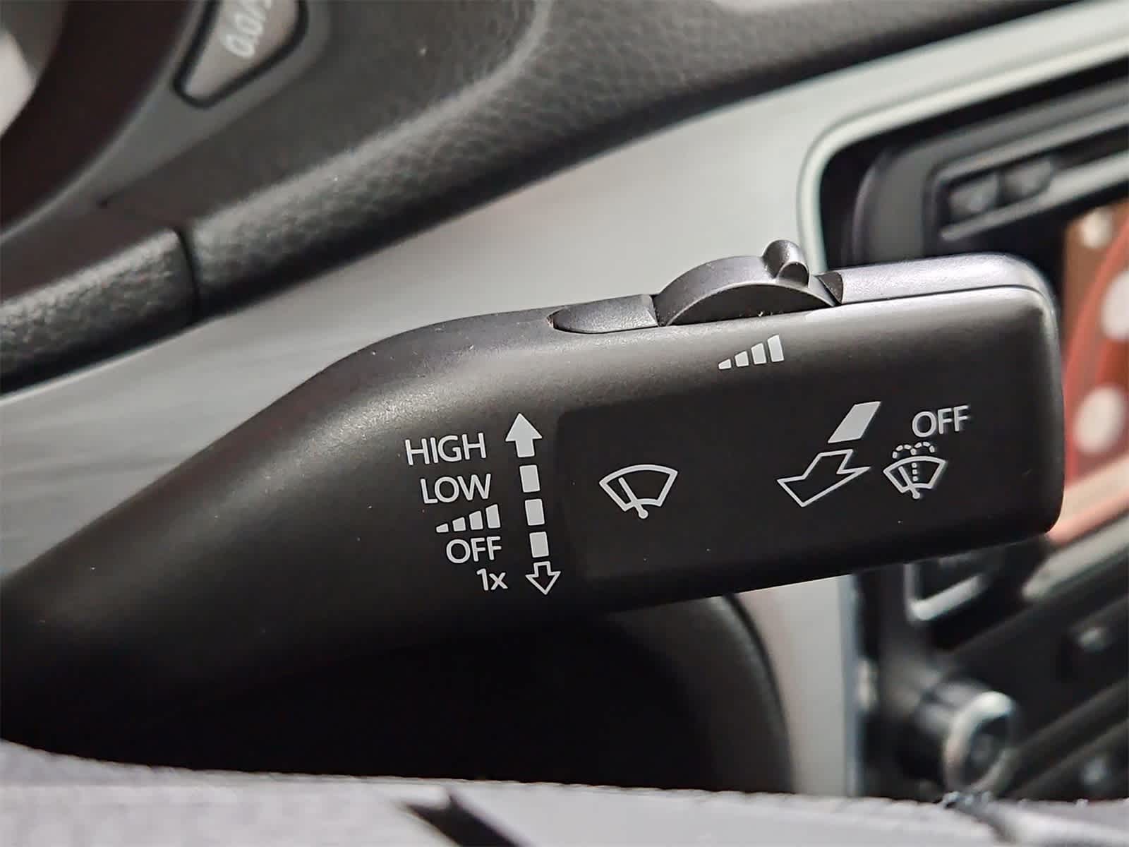 Thumbnail: 2013 Volkswagen Passat - 27