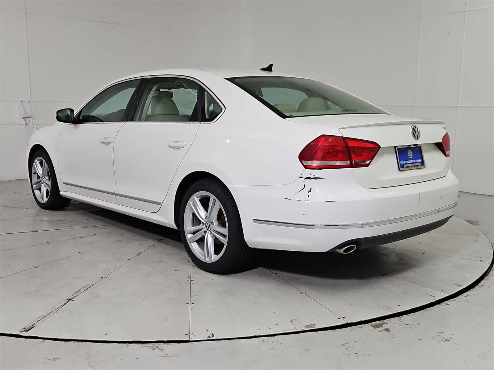 Thumbnail: 2013 Volkswagen Passat - 4