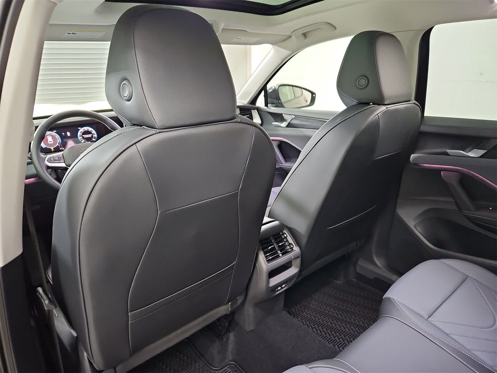 Thumbnail: 2025 Volkswagen Tiguan - 18