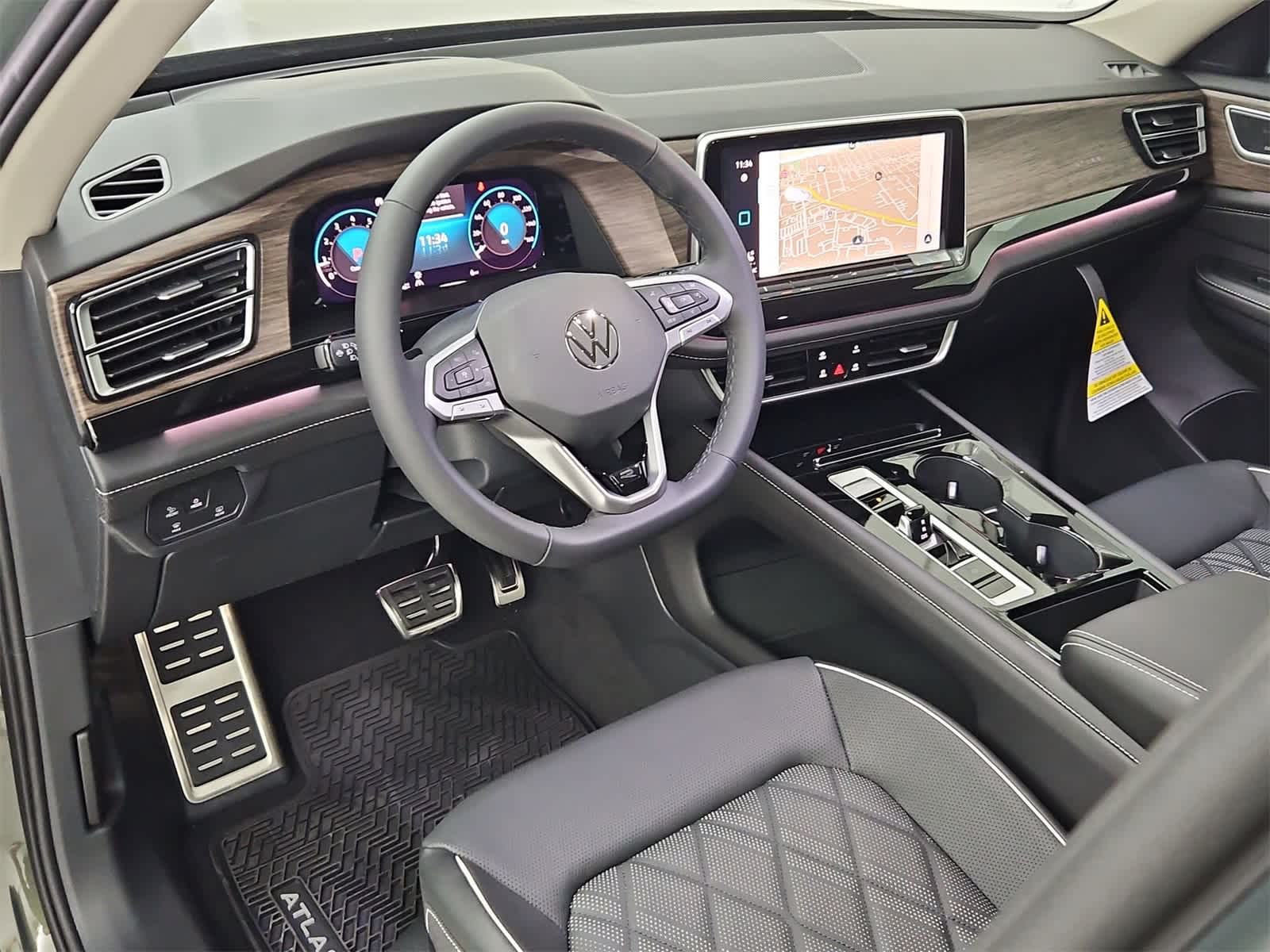 2025 Volkswagen Atlas SEL Premium R-Line photo 2